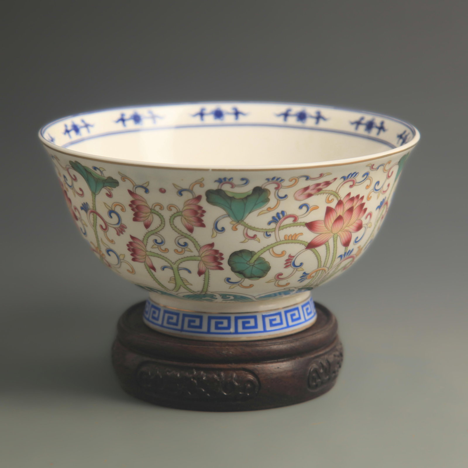 A FAMILLE-ROSE FLORAL PATTERN PORCELAIN BOWL (1 of 6)