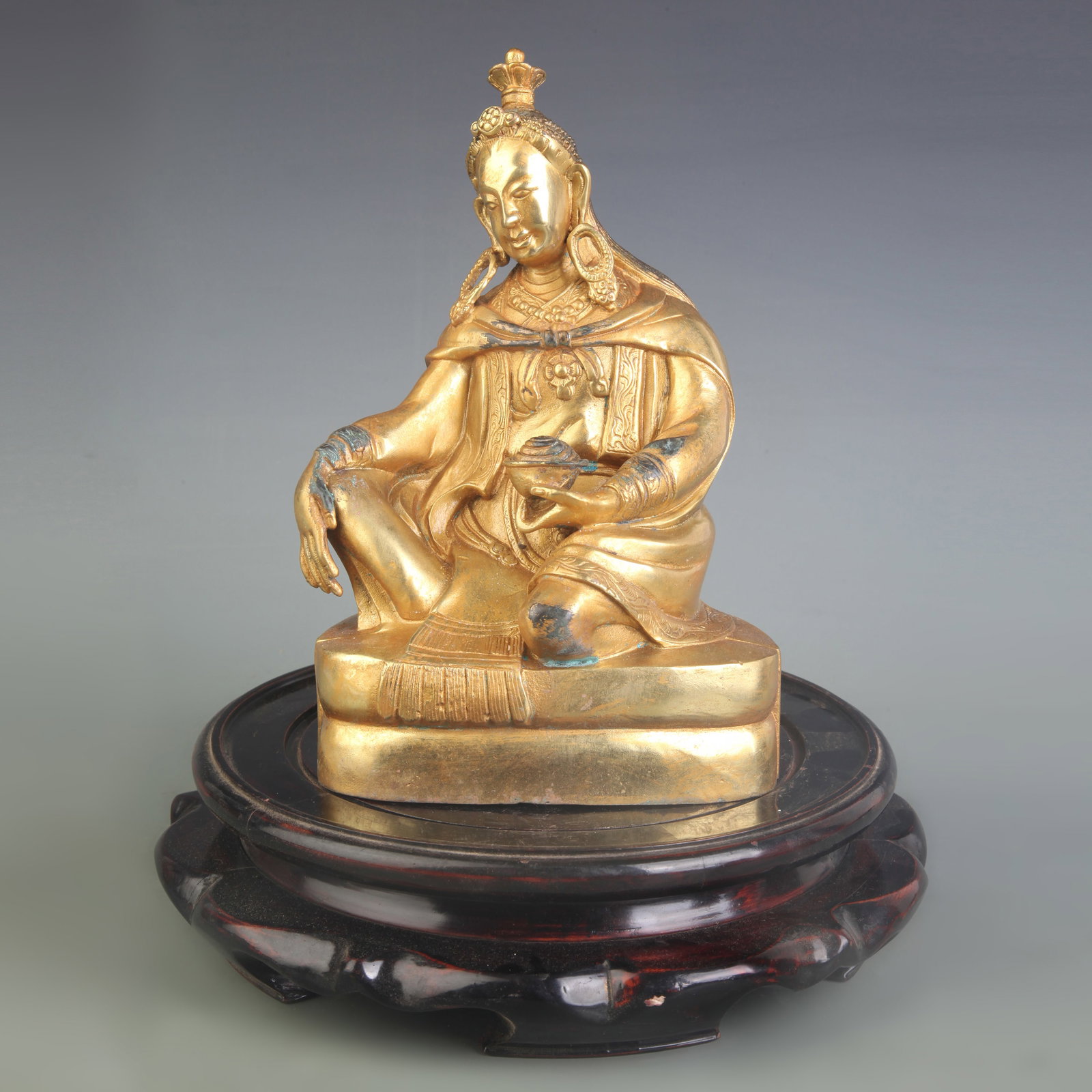 A FINE TIBETAN STYLE GILT BRONZE FIGURE OF A SEATED DEITY: Qing Dynasty; Width: 6.3 inch; High: 8.8 inch