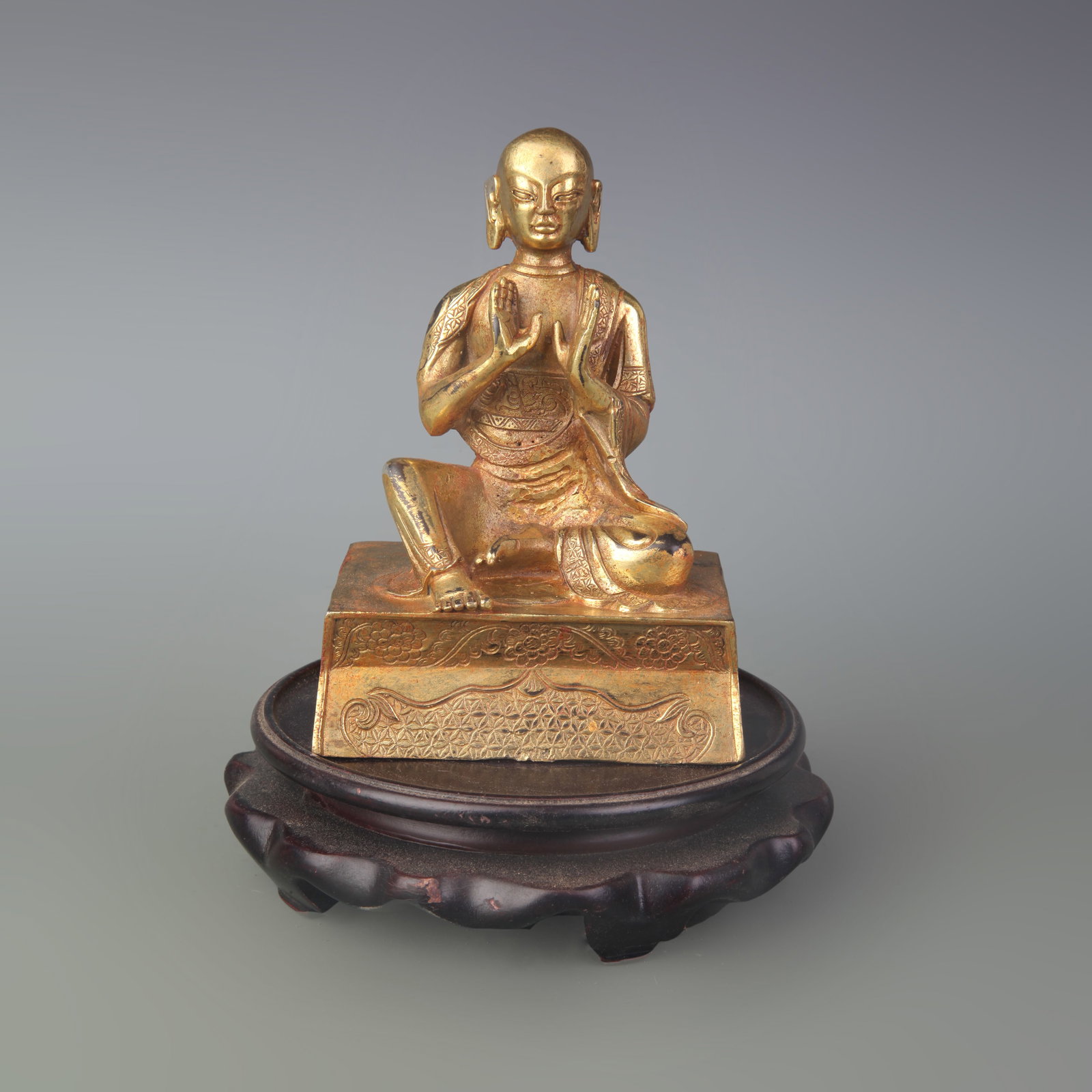A FINE BRONZE SEATED BUDDHA STATUE: Qing Dynasty; Width: 3.8 inch High: 5.3 inch