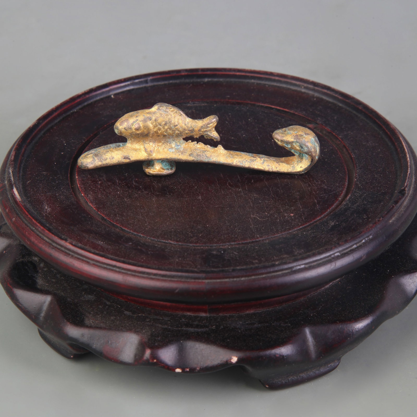 A FINE GILT BRONZE BELT HOOK: Qing Dynasty; Long: 2.8 inch