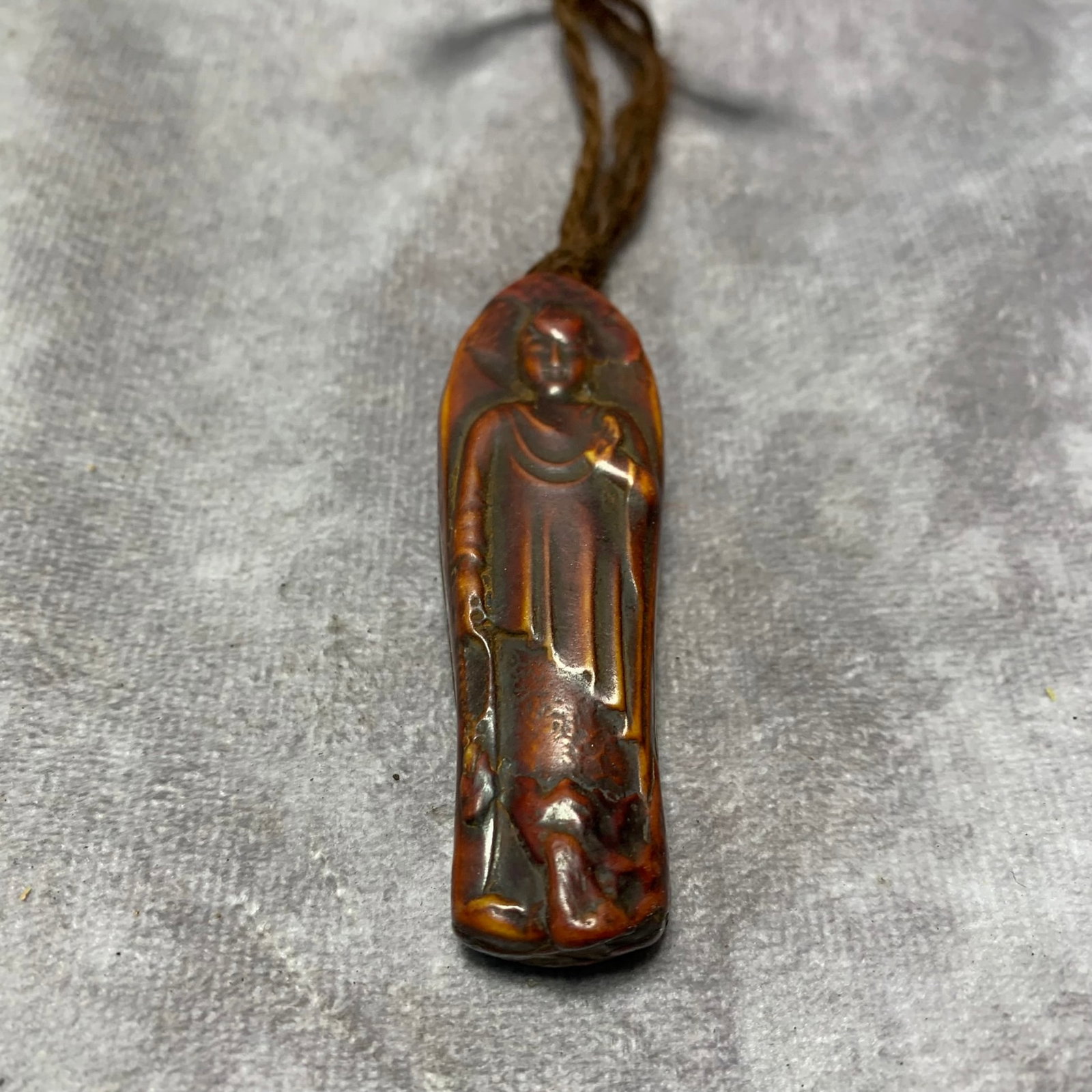 A MING DYNASTY BODHISATTVA WOOD CARVED AMULET PENDANT: Ming Dynasty Style; Long: 2.8 inch; Width: 0.9 inch; H; 0.5 inch;