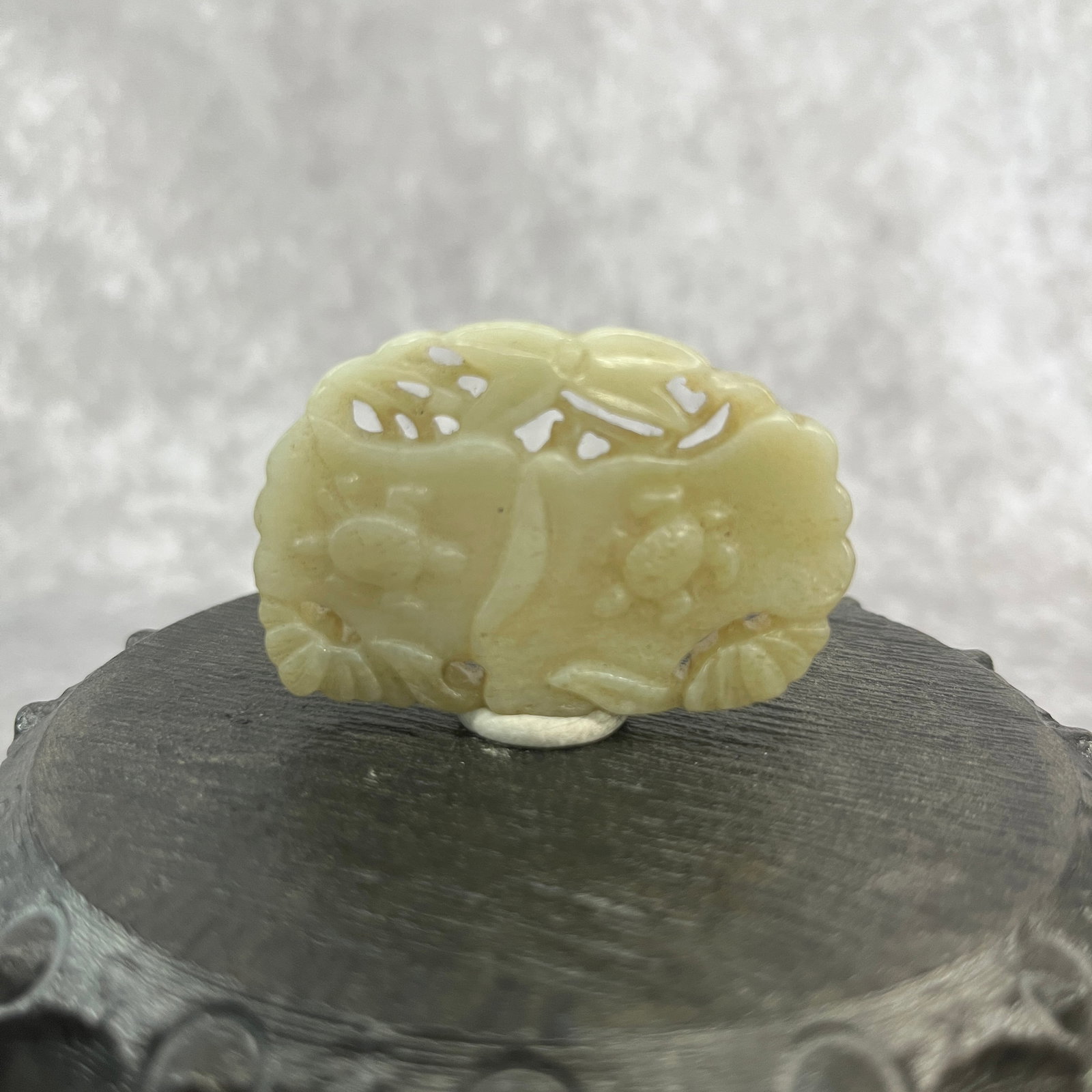 A FINE HETIAN WHITE JADE OPENWORK DESIGEN PENDANT: Qing Dynasty; Long: 2.05 inch; Width: 1.38 inch; High: 0.28 inch;
