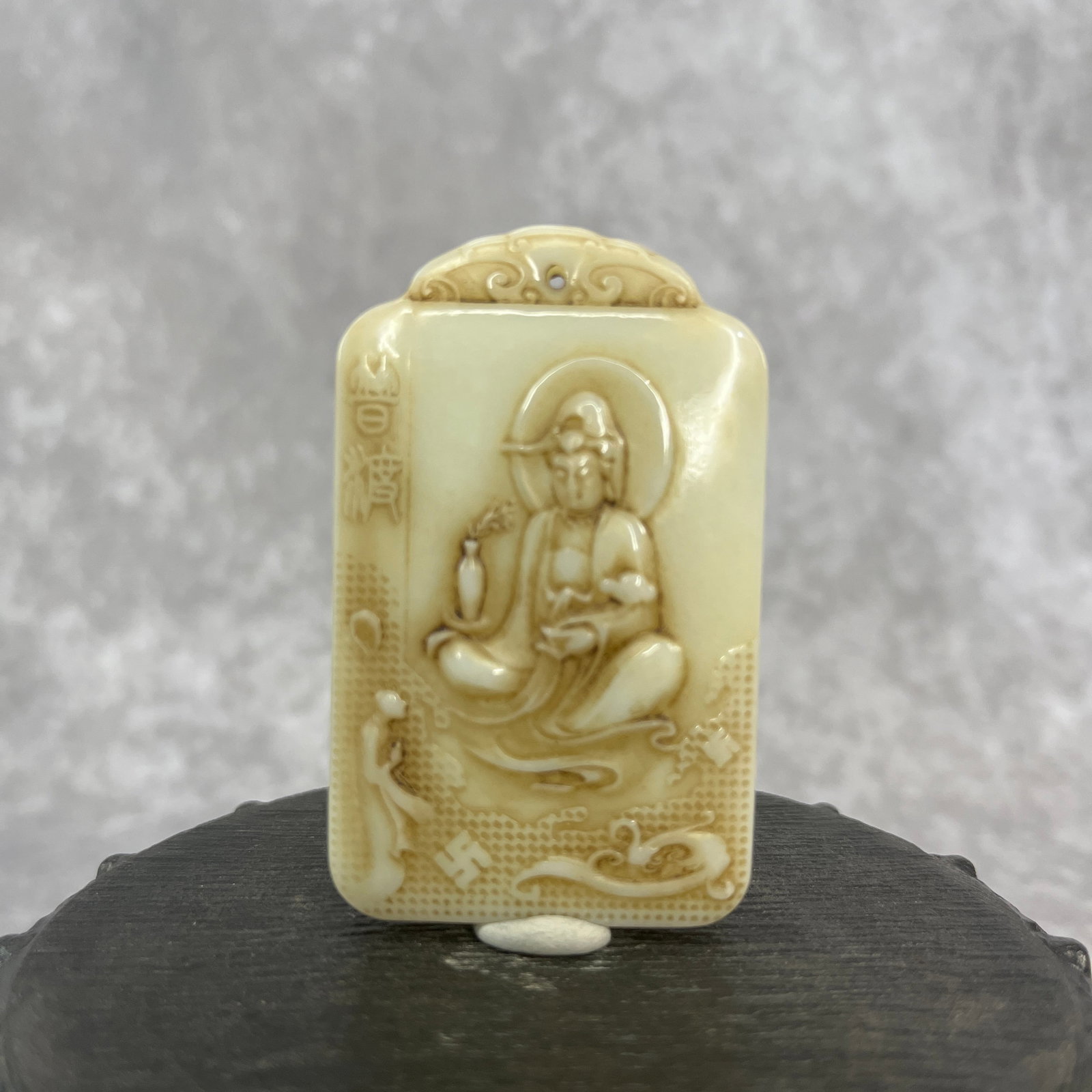 A FINE CARVED HETIAN JADE IN FIGURE OF BODHISATTVA PENDANT: Qing Dynasty; Long: 2.51 inch; Width: 1.51 inch; High: 0.38 inch;