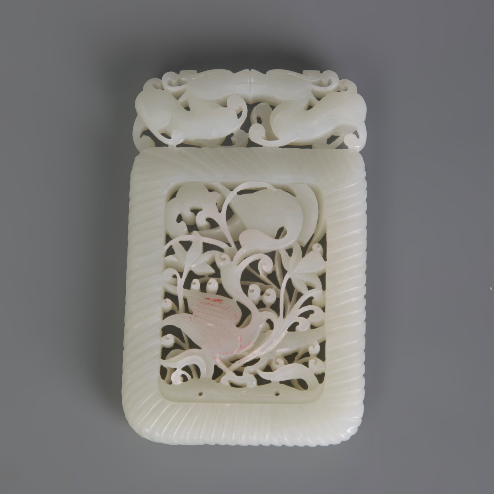 A WHITE JADE PENDANT (1 of 4)