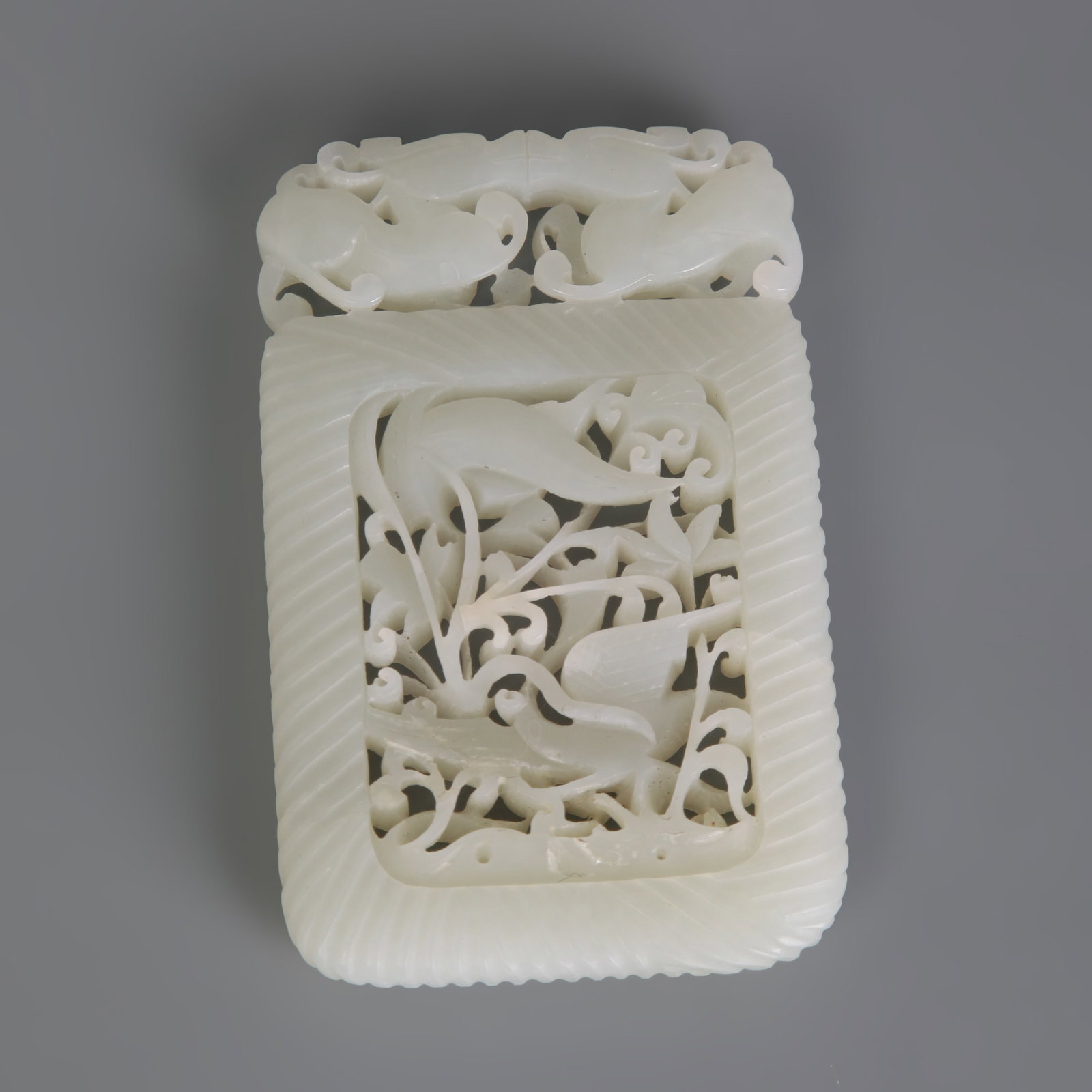 A WHITE JADE PENDANT - 3