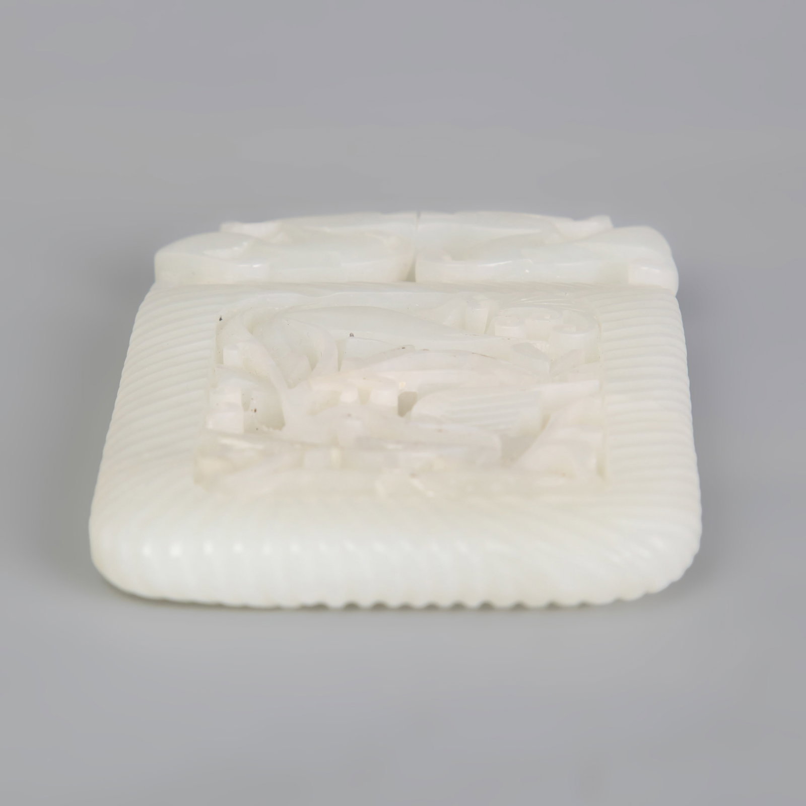 A WHITE JADE PENDANT - 4