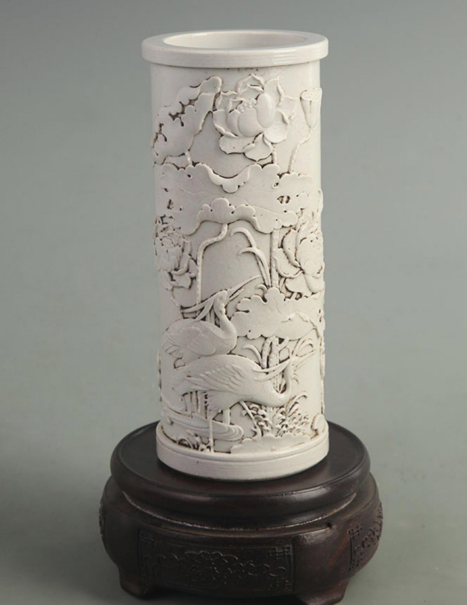 WANG BINGRONG'S CARVED AUSPICIOUS BIRD AND LOTUS PEN HOLDER: Qing Dynasty; High: 6.80 inch; Diameter: 3.00 inch;