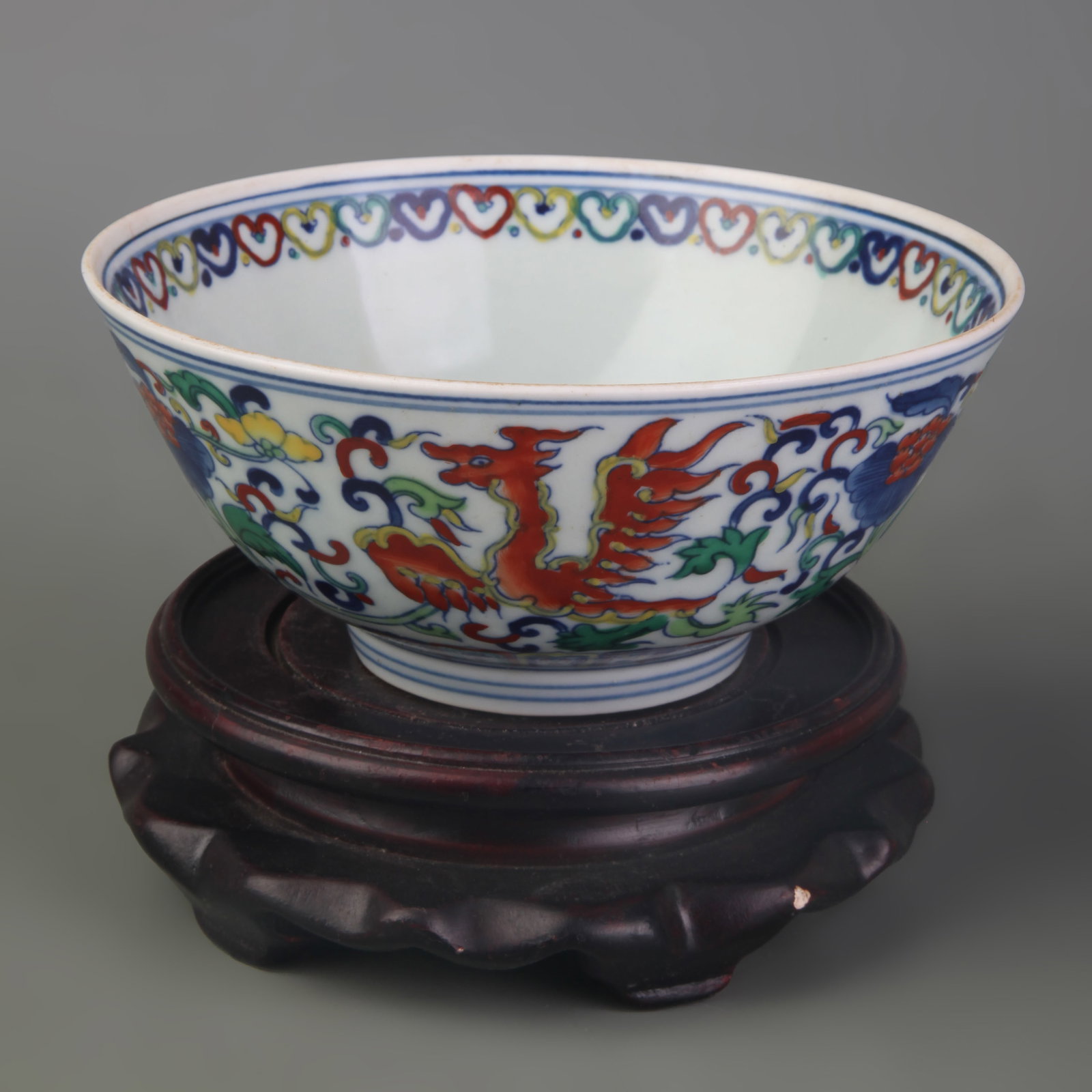 FAMILLE ROSE FLORAL AND BIRD PATTERN SQUARE PORCELAIN PEN HOLDER: Republic Period Width: 5.2 inch; High: 8.2 inch;