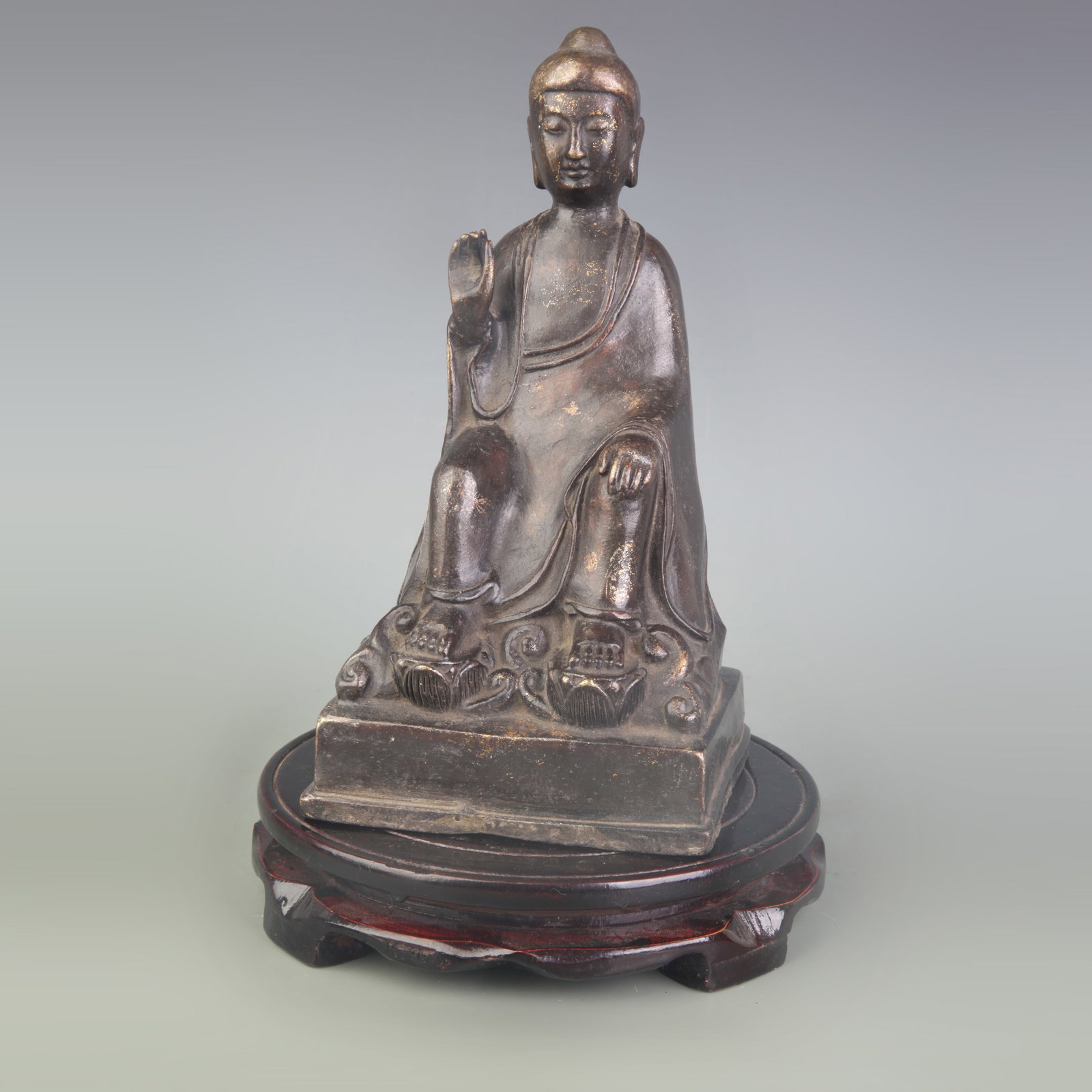 A FINE BRONZE BUDDHA STATUE (1 of 6)