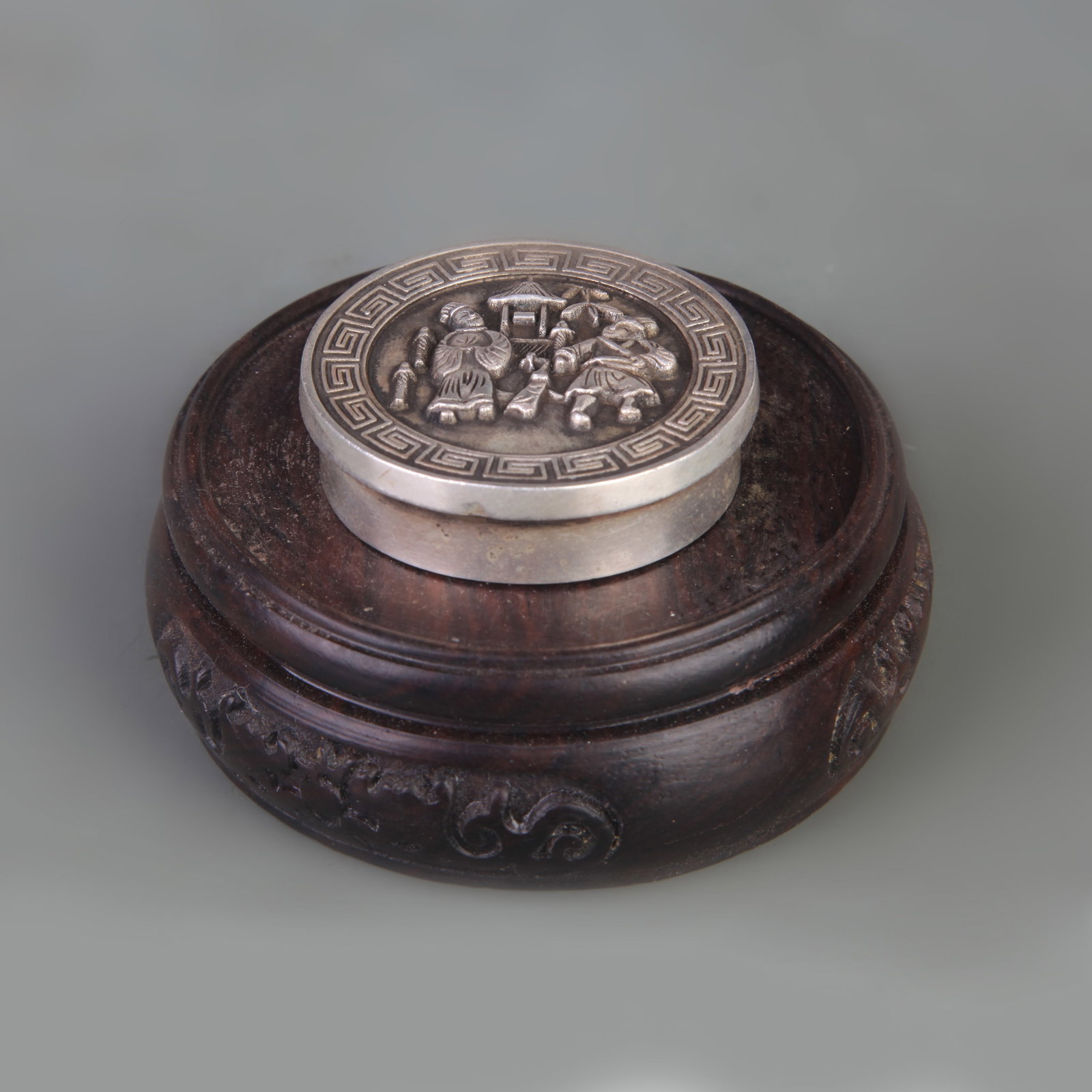 A FINE WHITE BRONZE INK PASTE BOX: 20th Century; Diameter: 1.8 inch; High: 0.9 inch