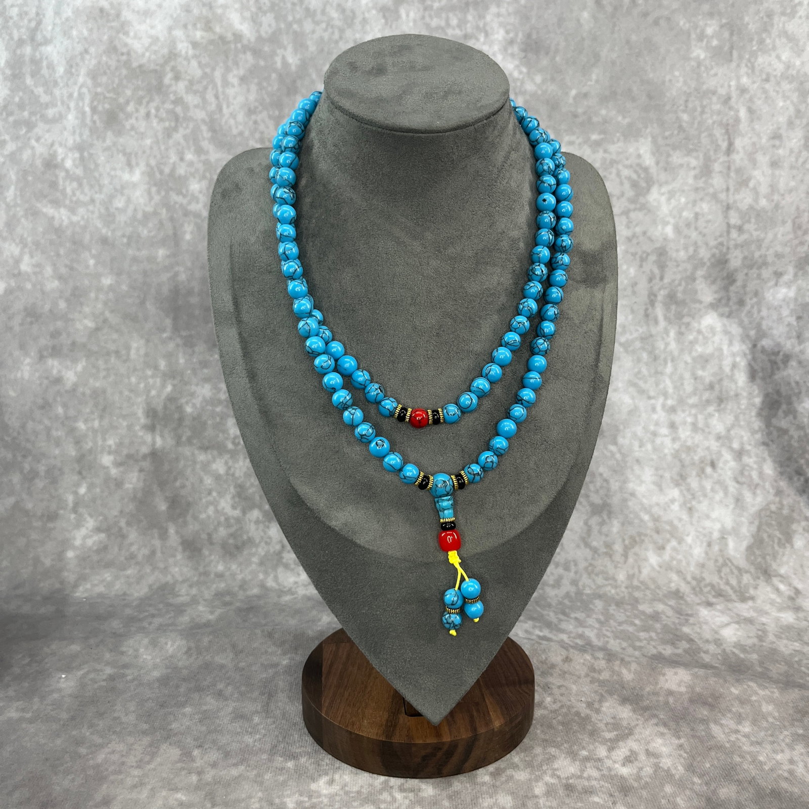 A FINE TURQUOISE MADE PRAYER BEAD NECKLACE: Modern; Long: 18.2 inch; High: inch; Diameter: 0.3 inch;