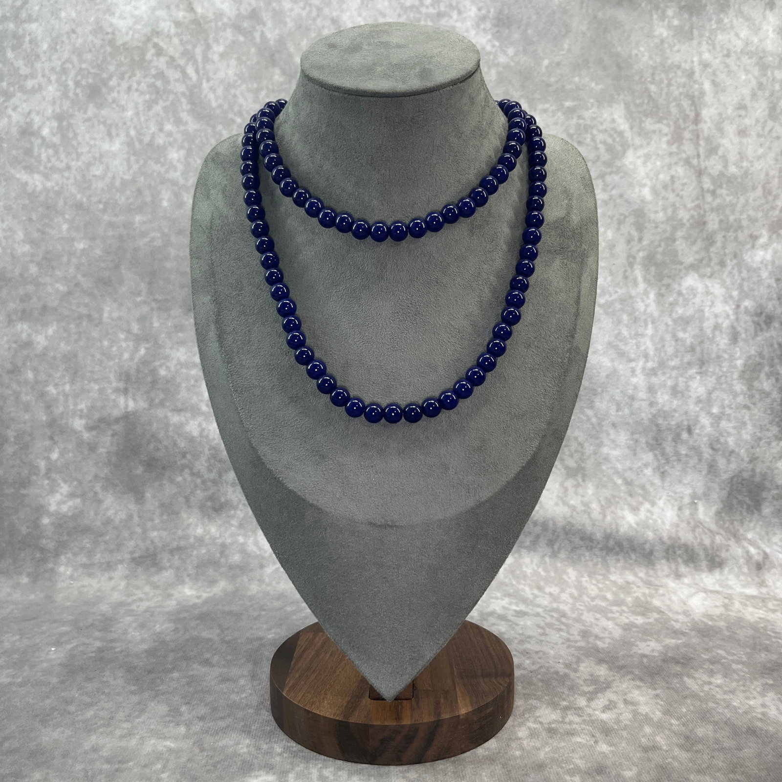 A FINE BLUE AGATE MADE PRAYER BEAD NECKLACE: Modern; Long: 16.5 inch; High: inch; Diameter: 0.3 inch;