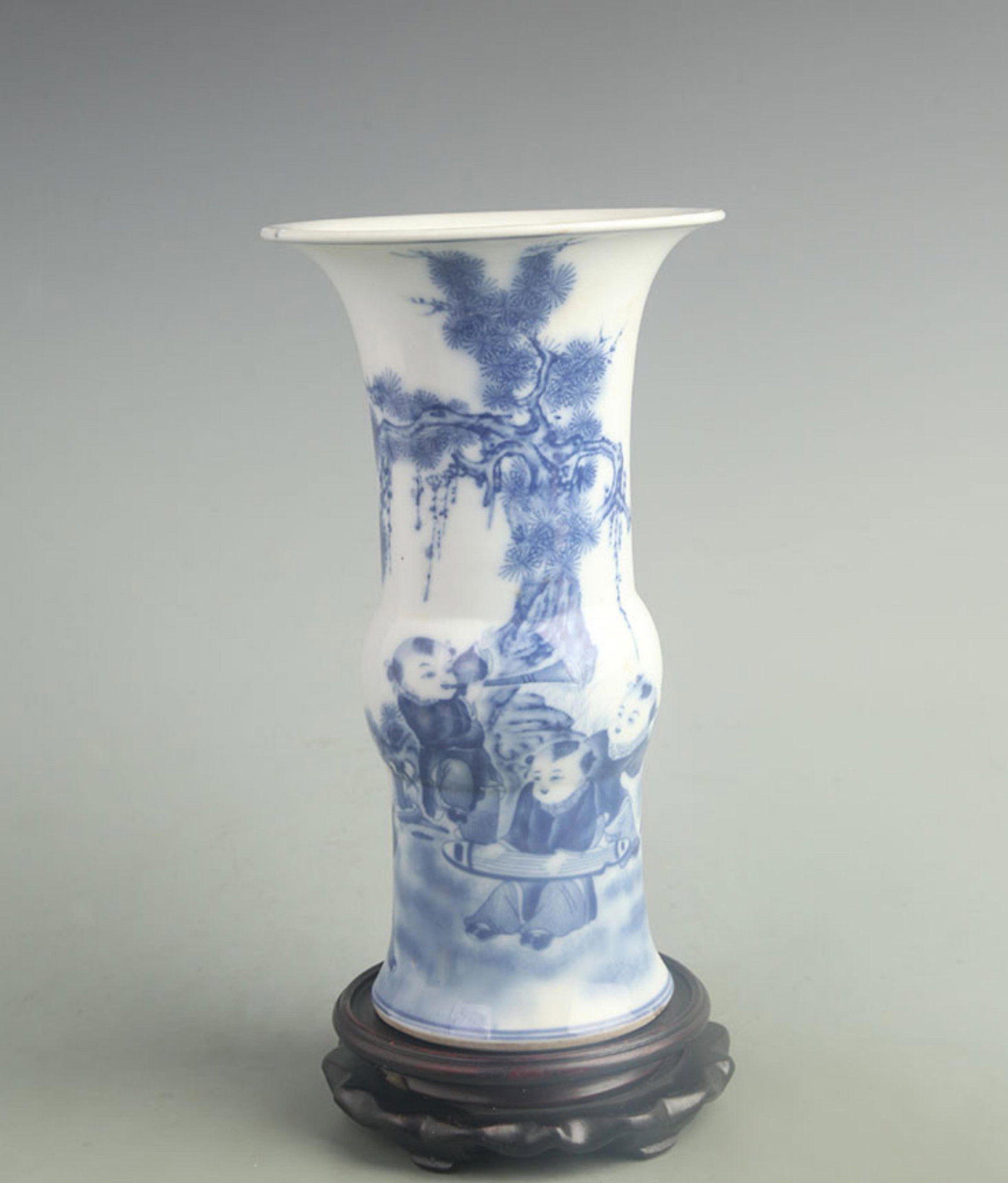 A BLUE-AND-WHITE ‘BOYS AT PLAY’ GU STYLE PORCELAIN VASE: Qing Dynasty Kang Xi Period; High: 9.80 inch; Width: 5.80 inch
