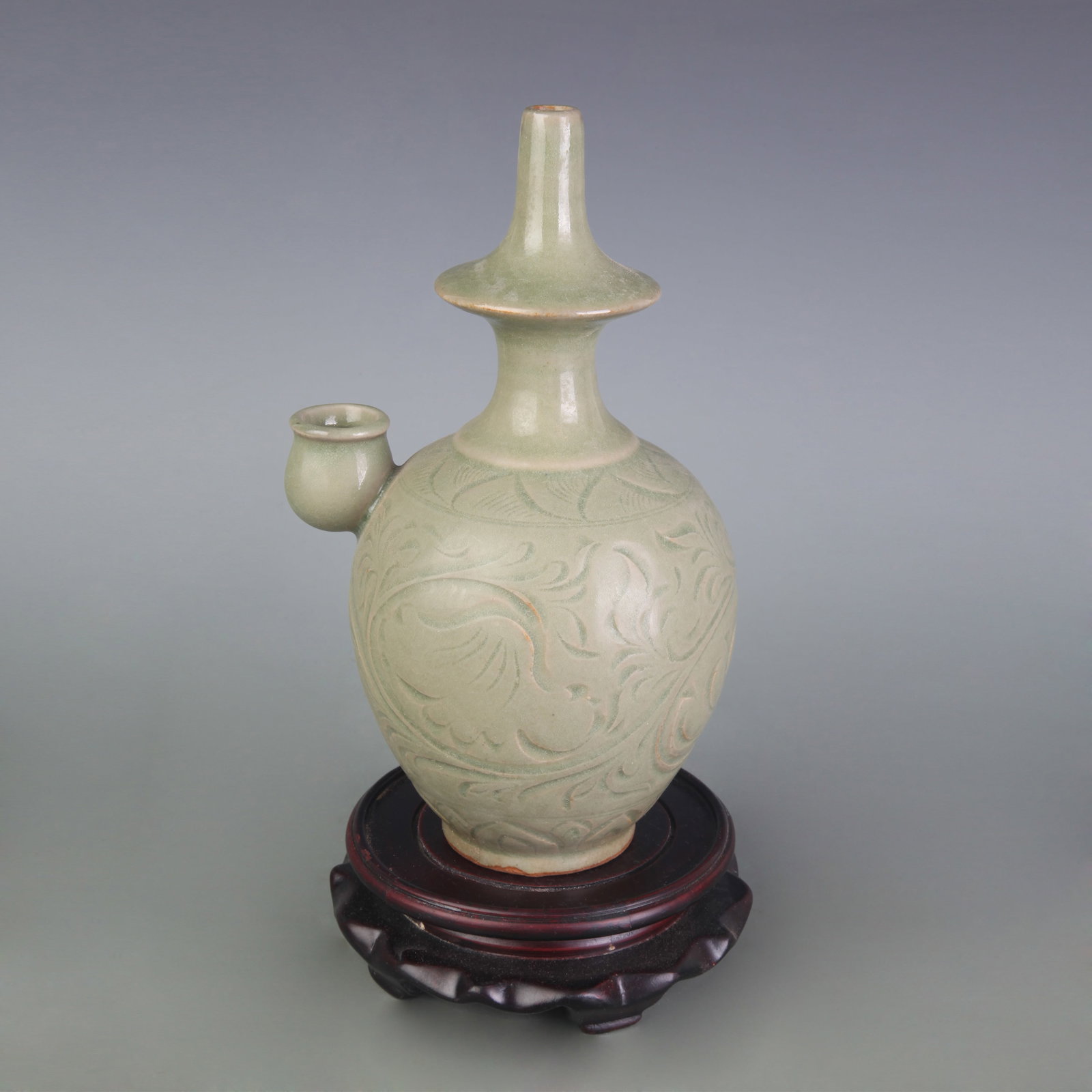 A FINE CLOISONNE ENAMEL PORCELAIN PLATE WITH AUSPICIOUS CHARACTERS PATTERN: Qing Dynasty Yong Zheng Period; Diameter: 8.1 inch;