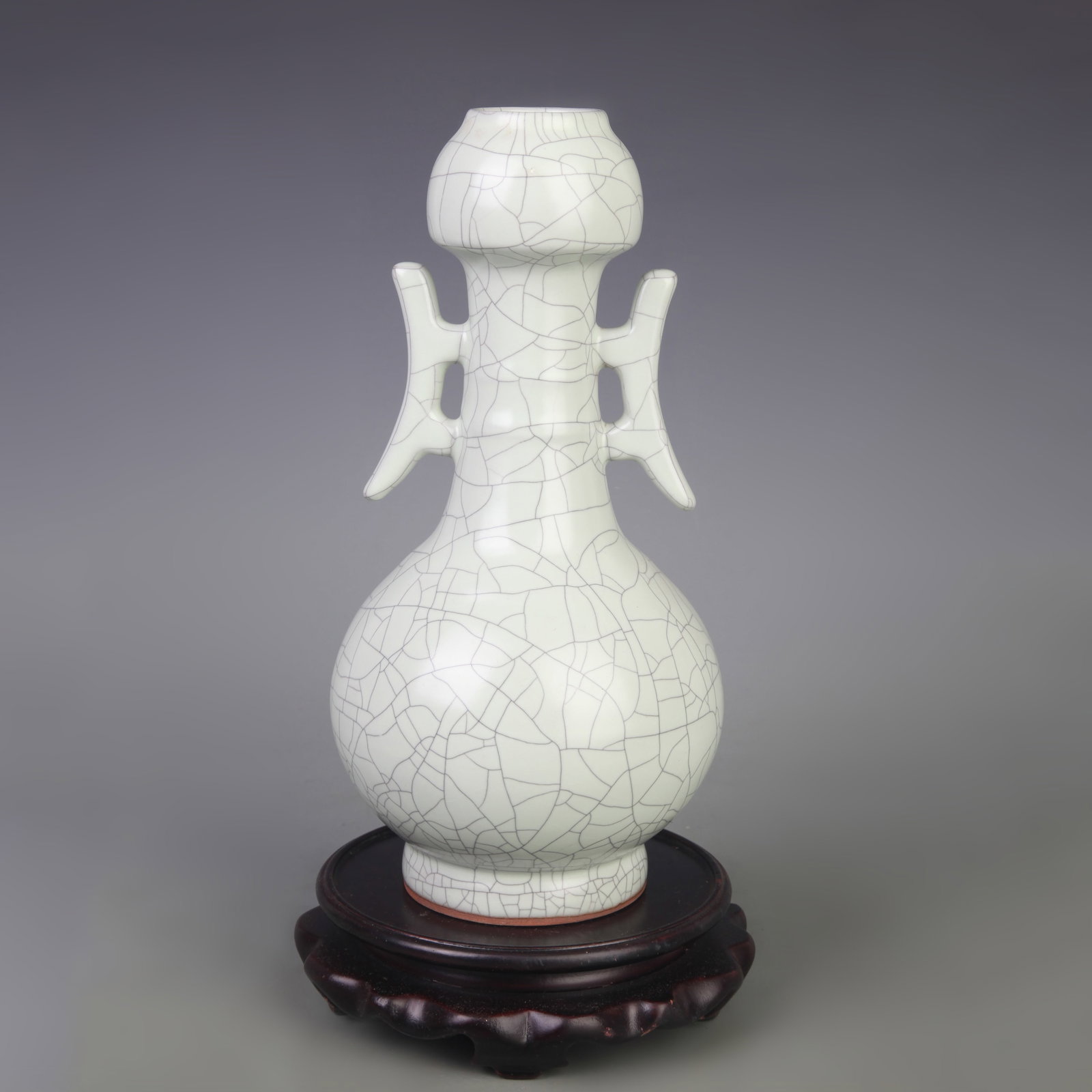 A GE WARE STYLE DOUBLE-HANDLED PORCELAIN VASE (1 of 5)