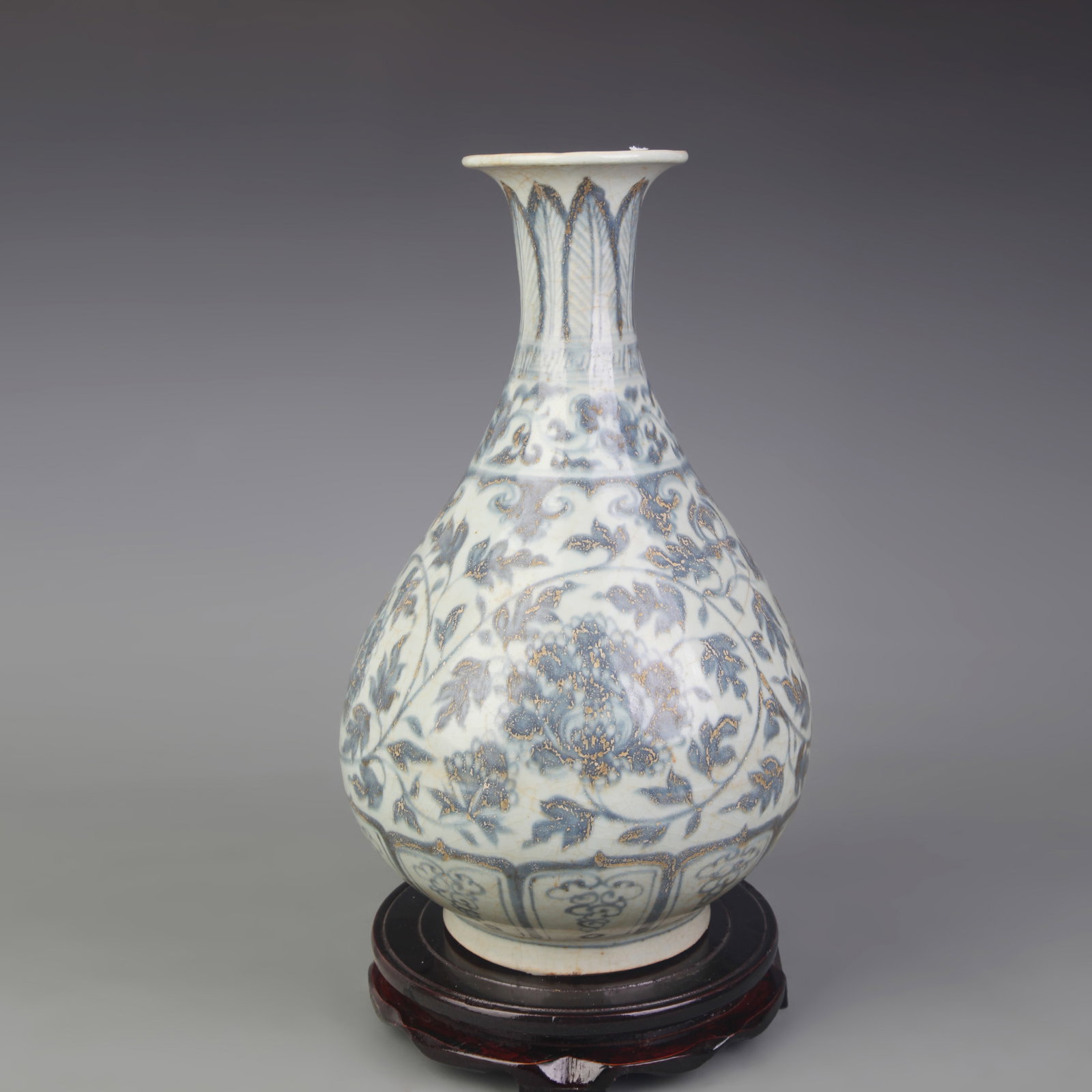 A BLUE-AND-WHITE YUHUCHUN STYLE PORCELAIN VASE: Qing Dynasty; Width: 7.0 inch; High: 12.3 inch