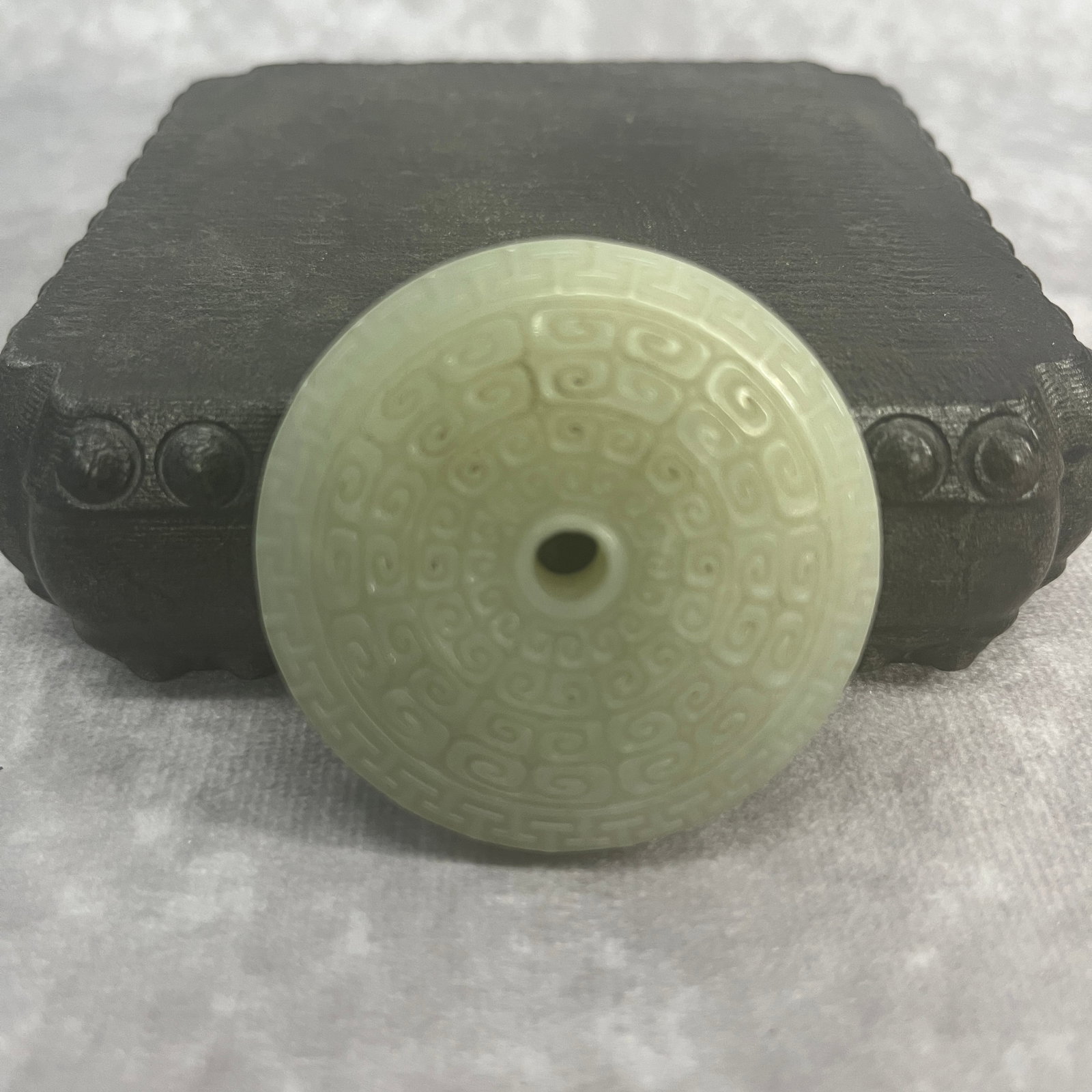 A FINE CLOUD PATTERN JADE BI DISC: Qing Dynasty; High: 0.39 inch; Diameter: 1.98 inch;