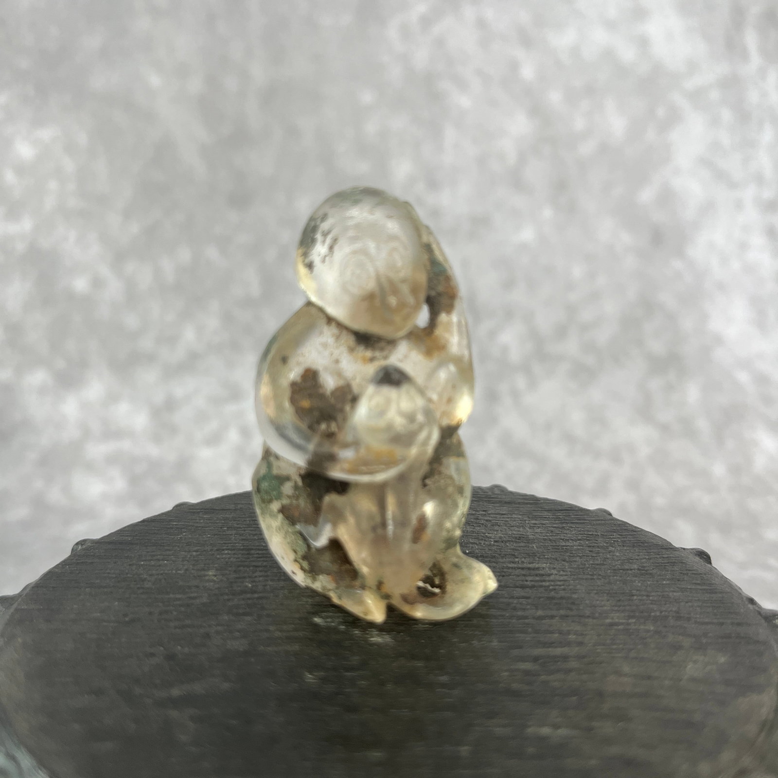 A FINE CRYSTAL MONKEY FIGURE: 20th Century; Long: 2.03 inch; Width: 1.18 inch; High: 0.82 inch;