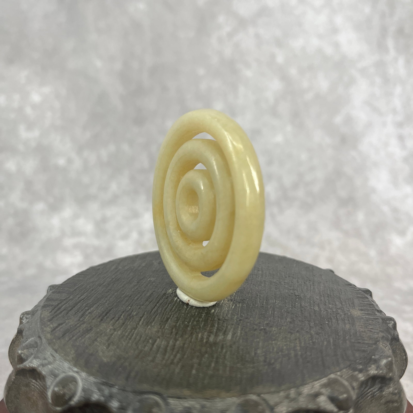 A FINE CLOUD PATTERN JADE CONCENTRIC RINGS DISC - 2
