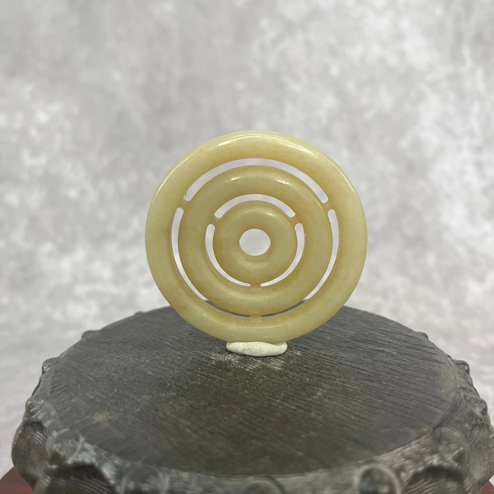 A FINE CLOUD PATTERN JADE CONCENTRIC RINGS DISC - 3