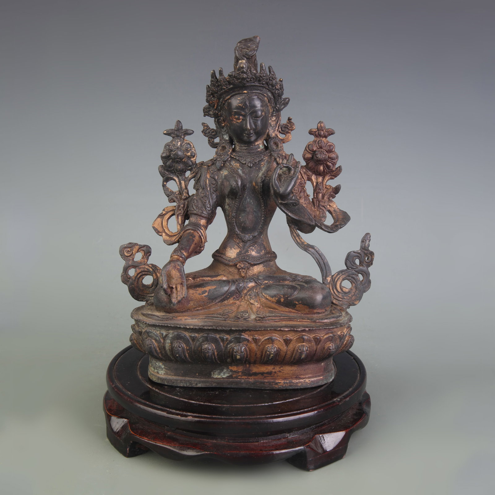 A FINE BRONZE WHITE TARA BUDDHA STATUE (1 of 5)