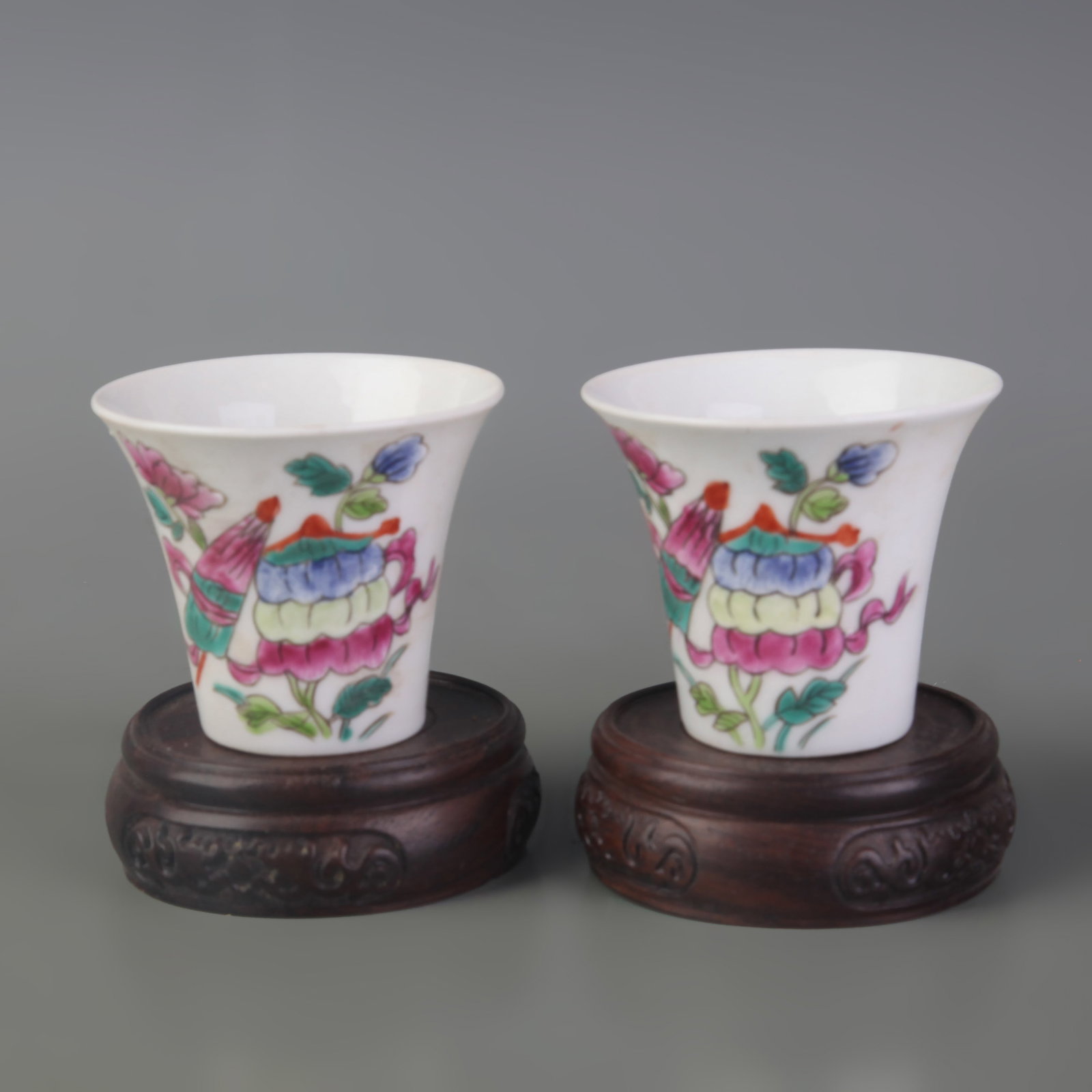 A PAIR OF FAMILLE-ROSE FLORAL BOWLS: Qing Dynasty Guang Xu Style; Diameter: 2.8 inch; High: 2.4 inch