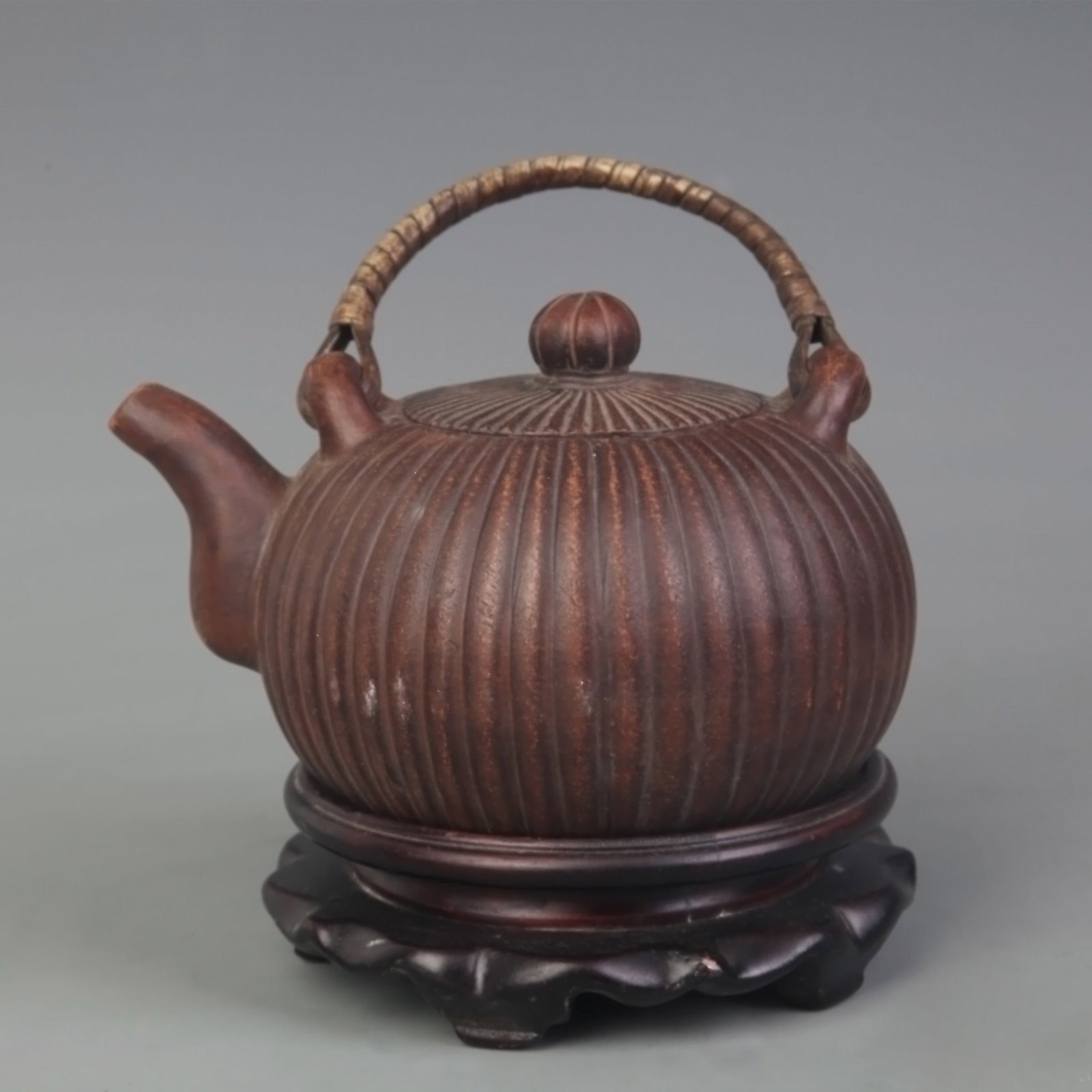 A FINE ZISHA TEAPOT, CHEN MING YUAN MARK (1 of 7)
