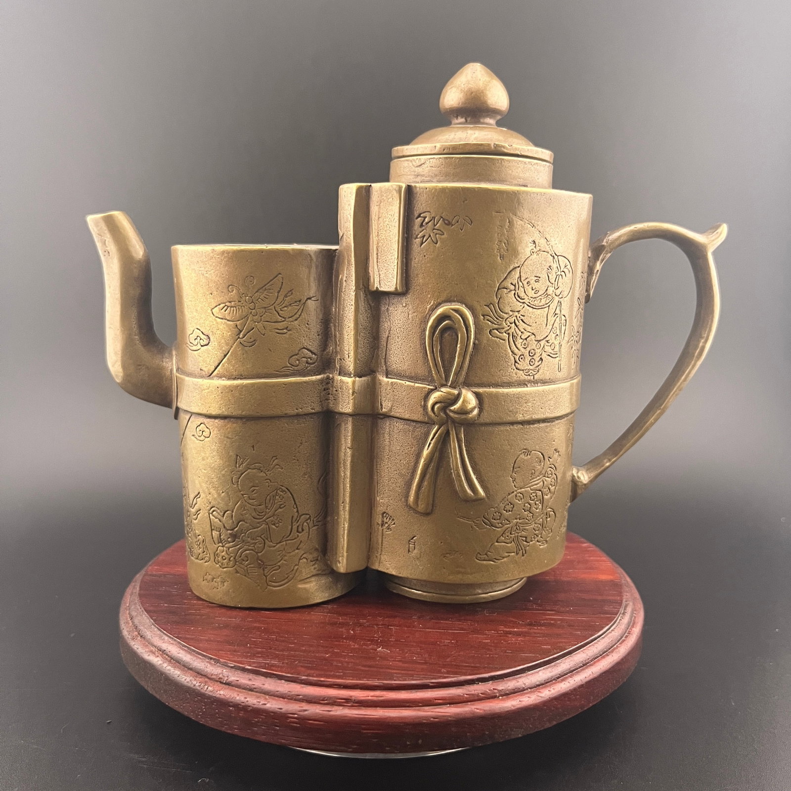 A FINE BRONZE CONJOINED TEAPOT WITH CHILDREN PLAYING ENGRAVINGS (1 of 7)