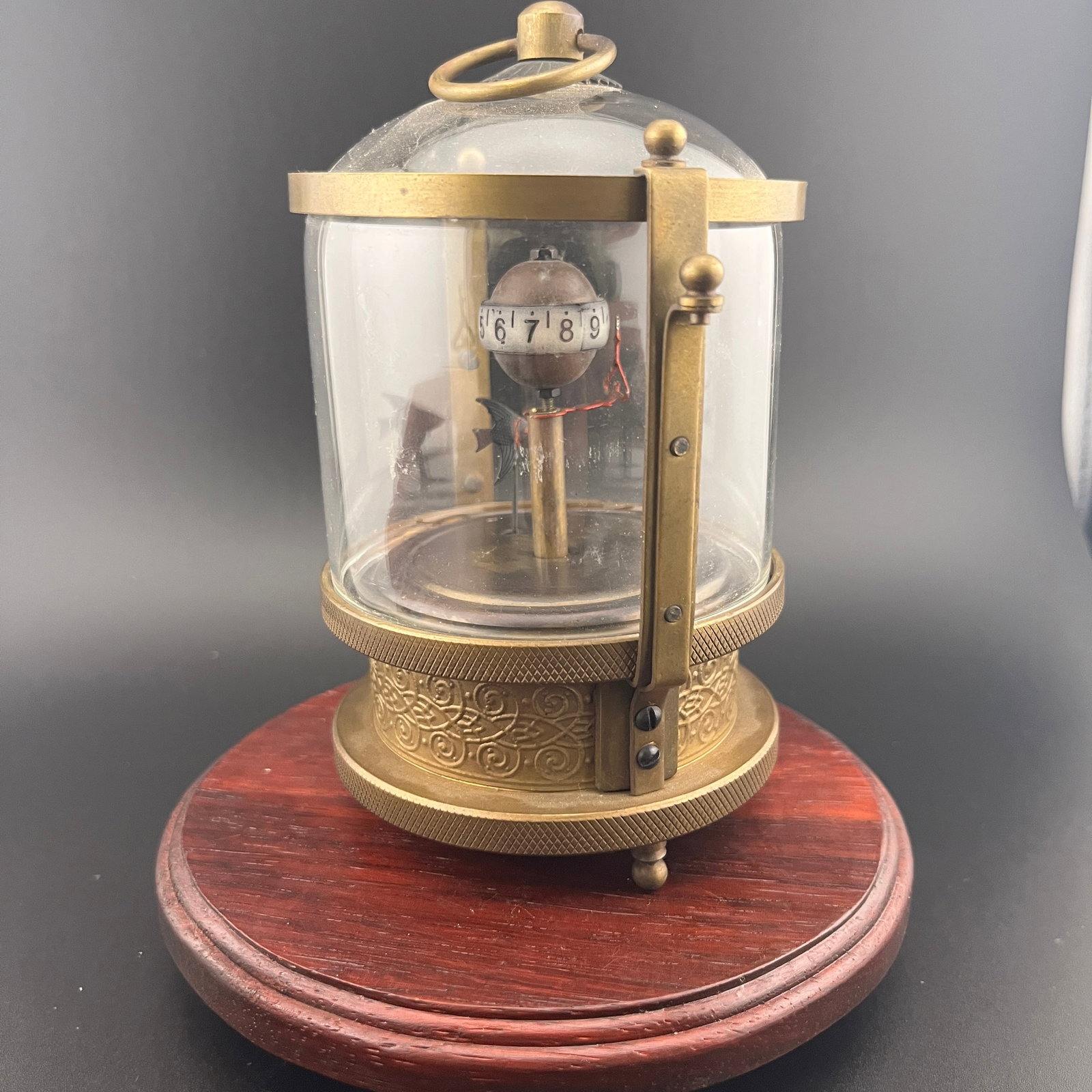 A FINE SMALL FISH TANK STYLE TABLE CLOCK - 3