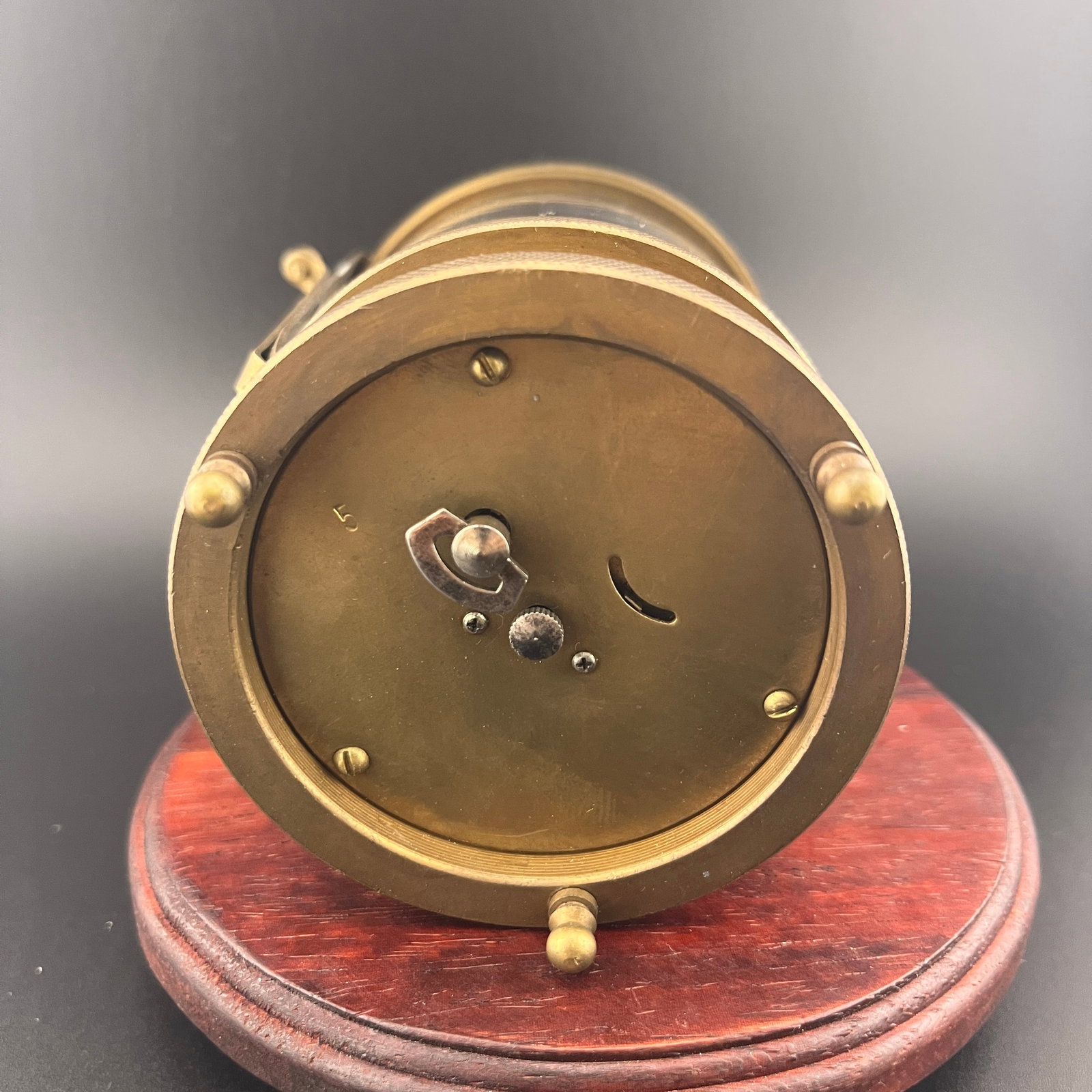 A FINE SMALL FISH TANK STYLE TABLE CLOCK - 5