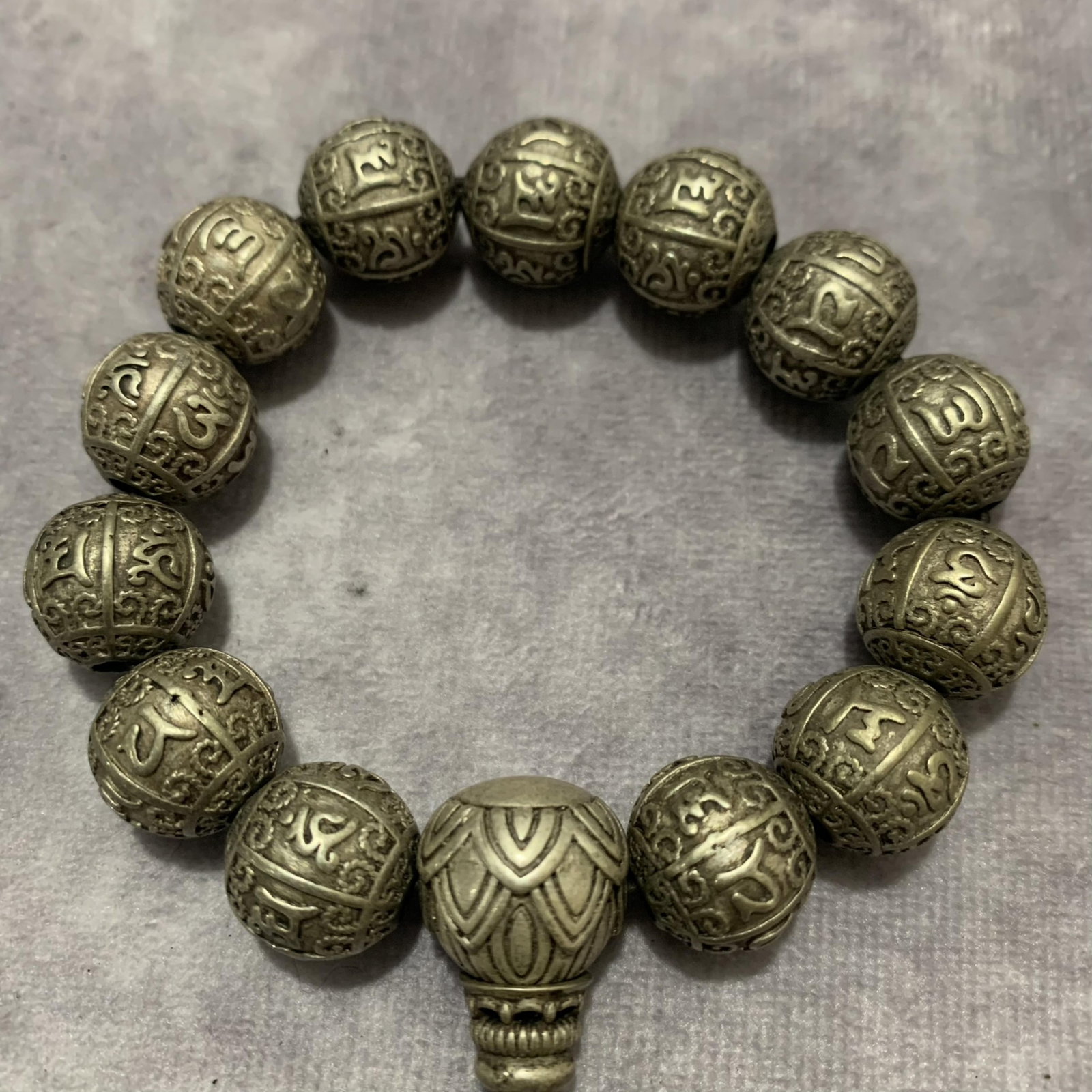 A FINE WHITE BRONZE BRACELETS - 2