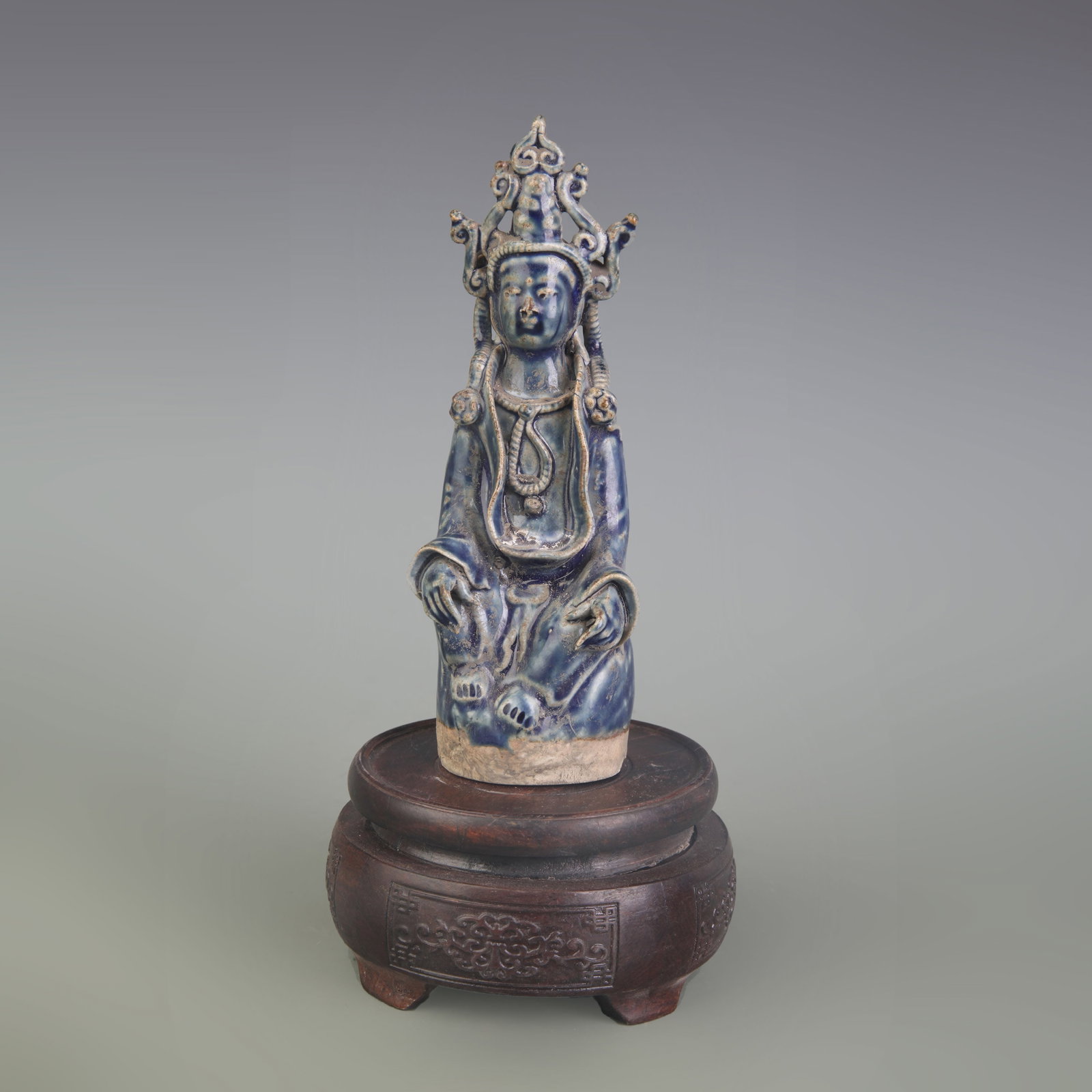 A FINE DEHUA PORCELAIN BLANC-DE-CHINE STATUE OF GUANYIN: Ming Dynasty Style; High: 6.0 inch