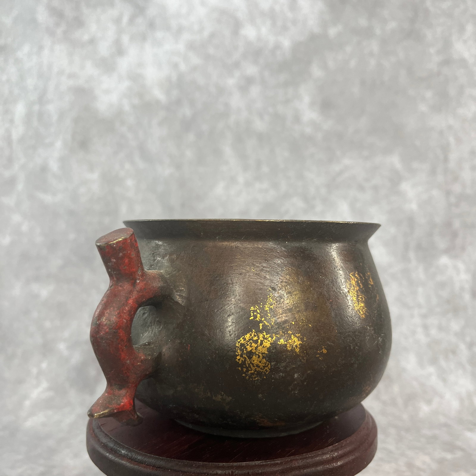 A FINE ROUND DOUBLE EAR FISH CENSE - 2