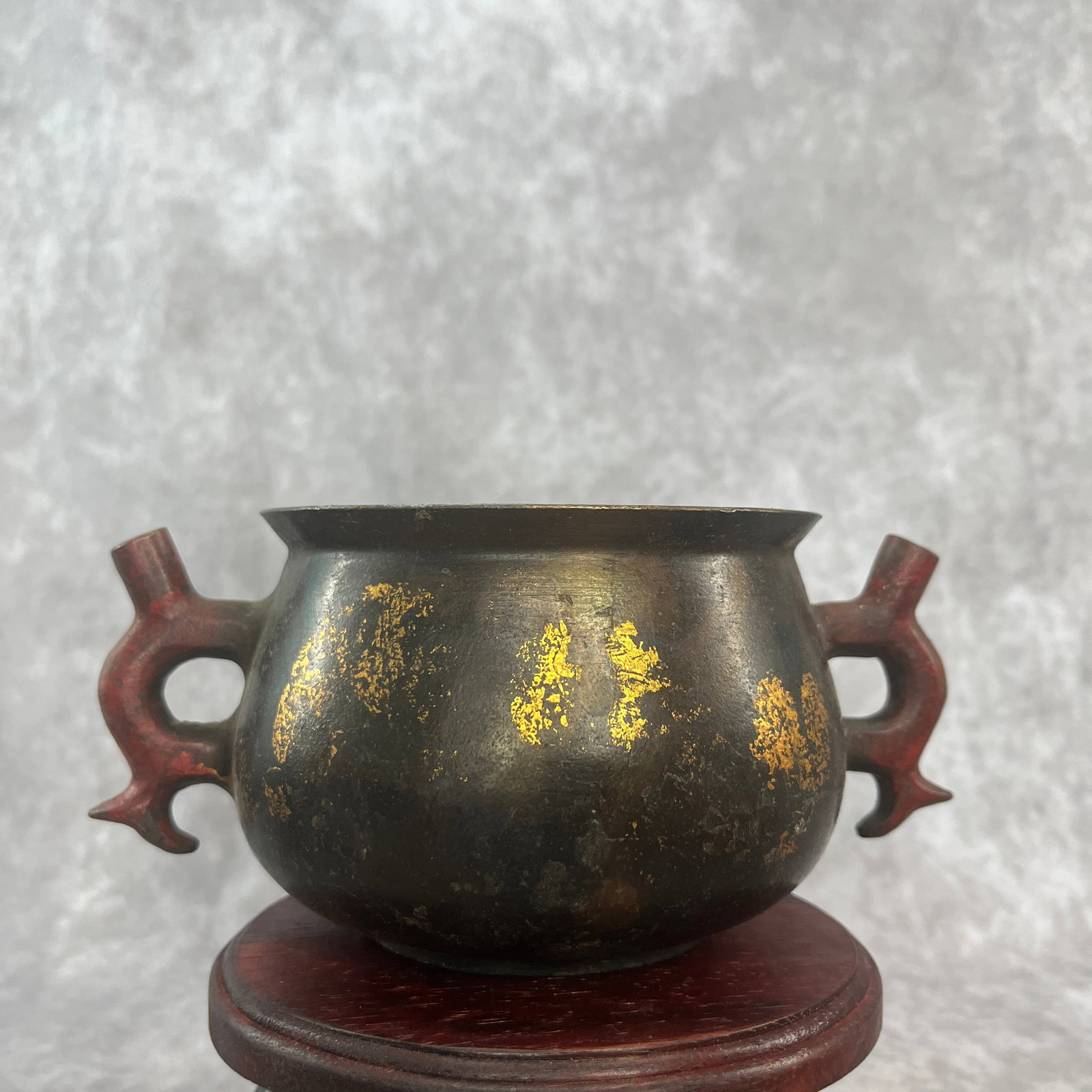 A FINE ROUND DOUBLE EAR FISH CENSE - 5