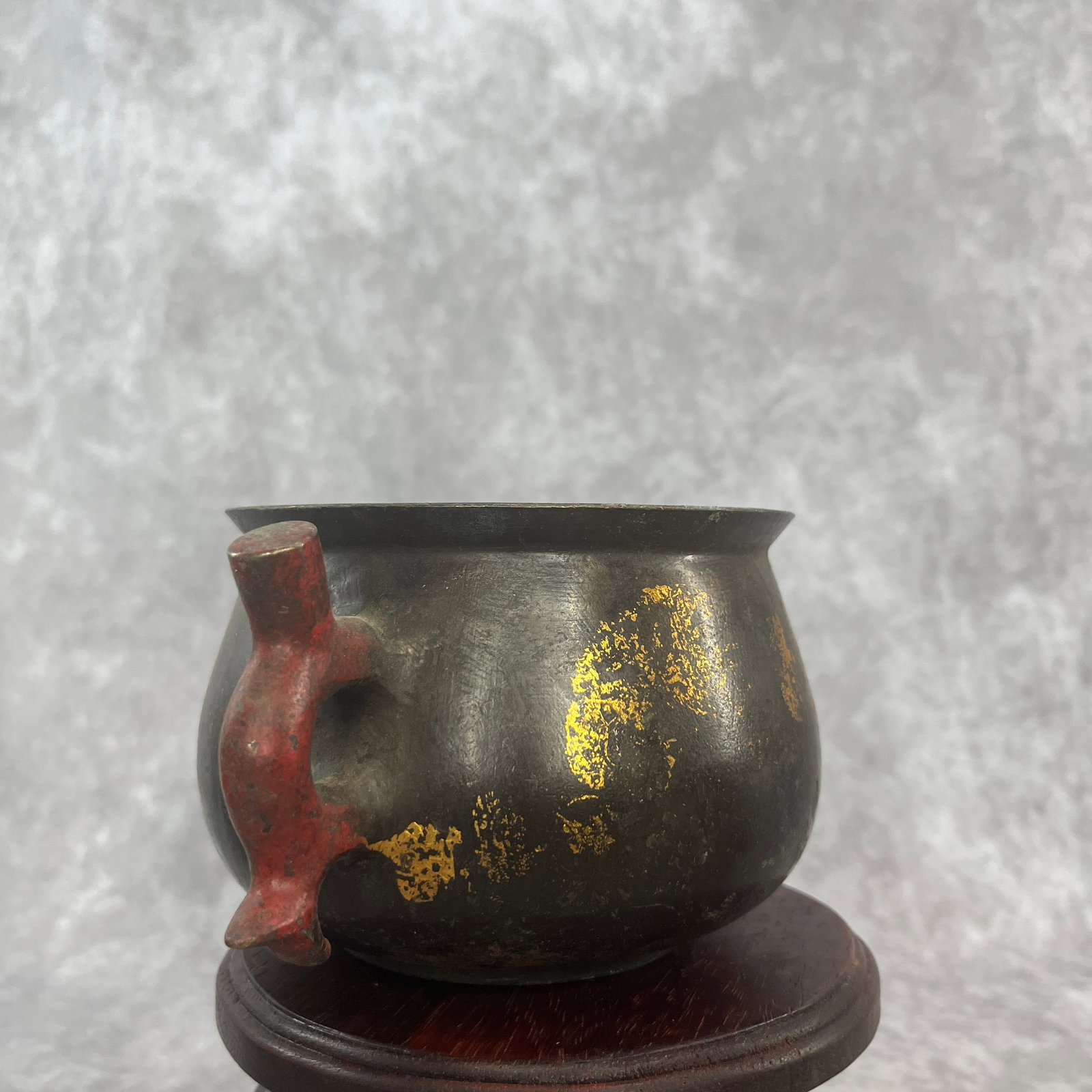 A FINE ROUND DOUBLE EAR FISH CENSE - 6