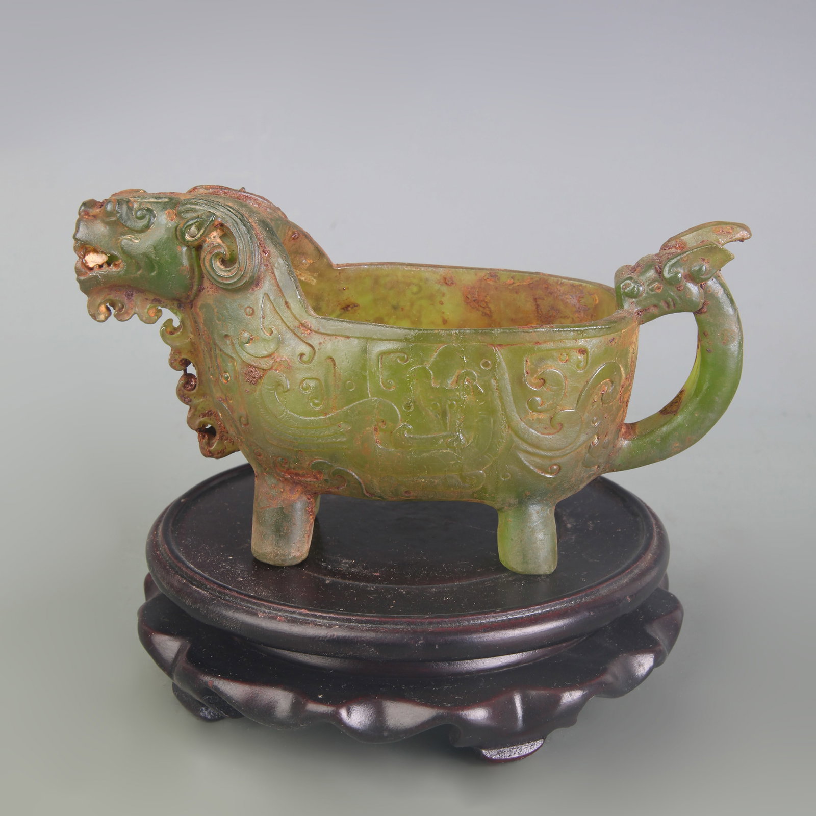 A FINE CRYSTAL MADE GONG WATER CONTAINER: Long: 6.0 inch; Width: 2.2 inch; High: 3.1 inch