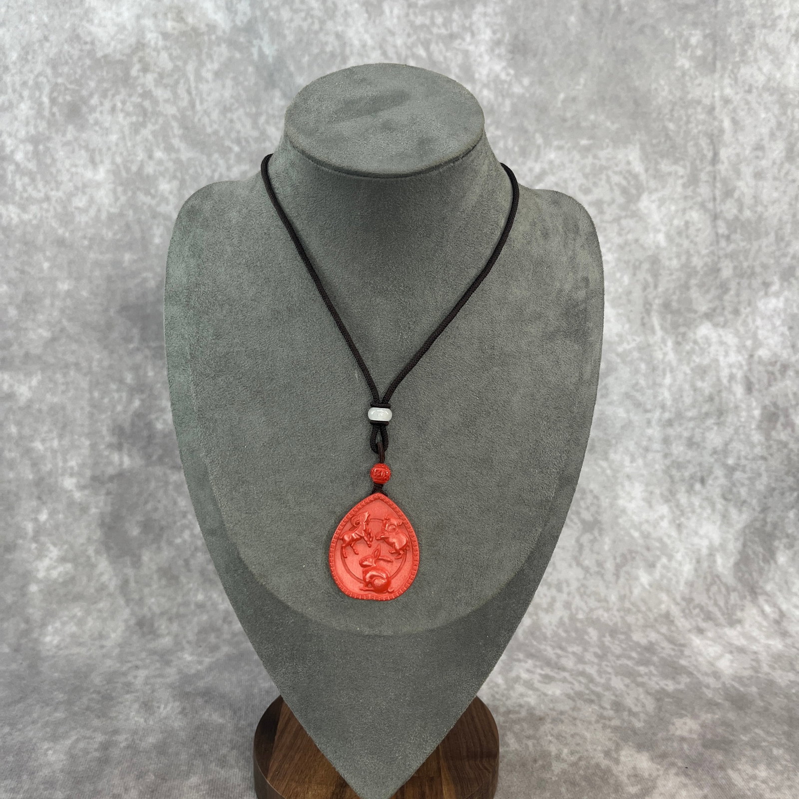 A FINE CHINESE CINNABAR CARVED PENDANT HOROSCOPE ALLIES: Long: 1.56 inch; Width: 1.3 inch; High: 0.23 inch;