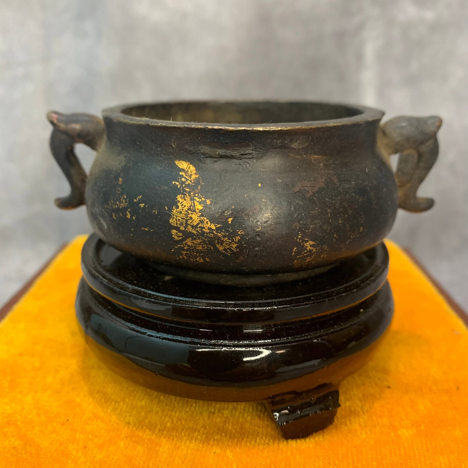 A FINE THREE LEG DOUBLE EAR ROUND BRONZE CENSER (1 of 7)