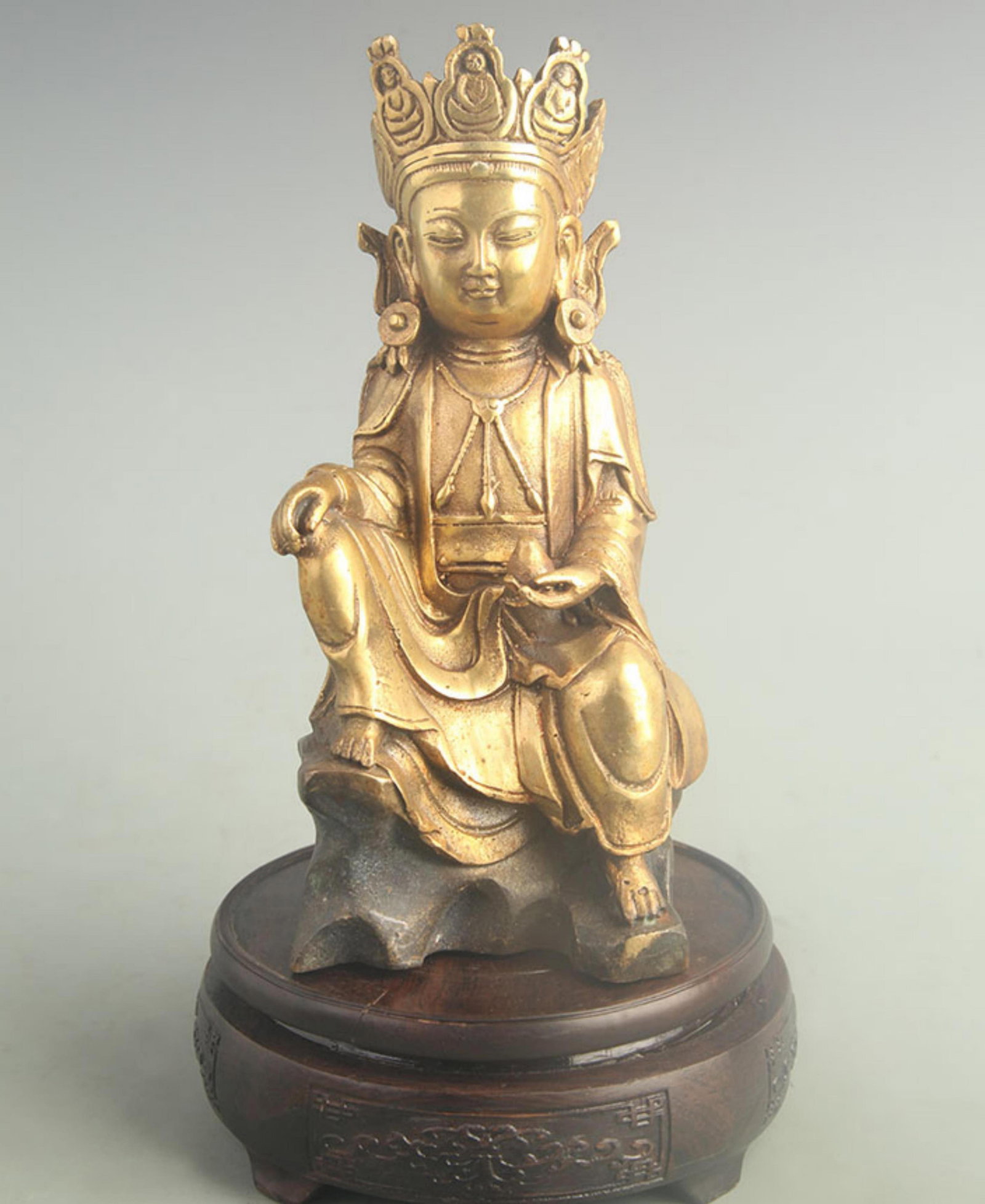 BRONZE GILT AND GOLD-PLATED SEATED STATUE OF AVALOKITESVARA: 20th Century; High: 8.00 inch; Width: 2.80 inch; Long: 3.80 inch;