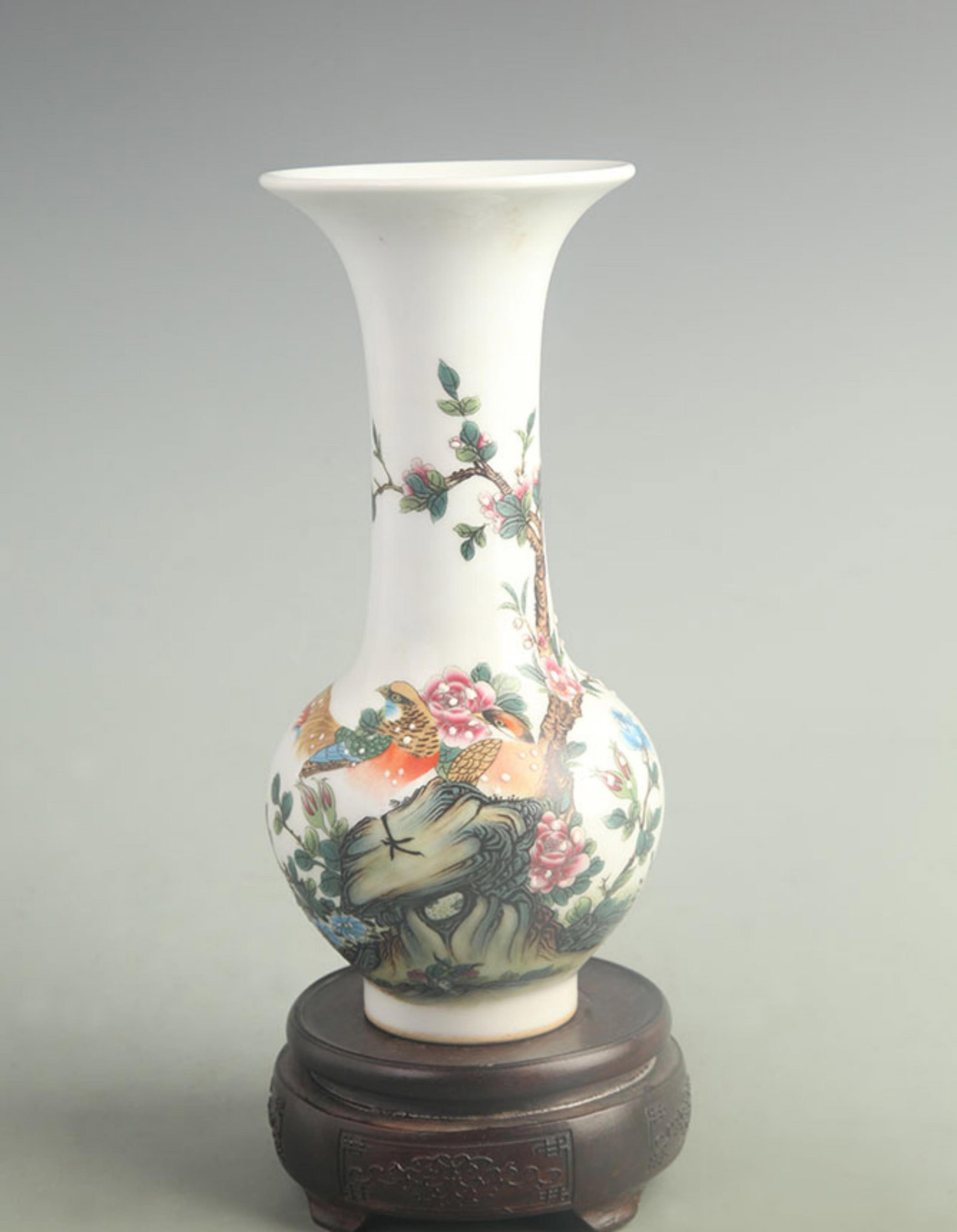 FAMILLE ROSE PHOENIX FLORAL AND BIRD PATTERN FLOWER VASE (1 of 5)