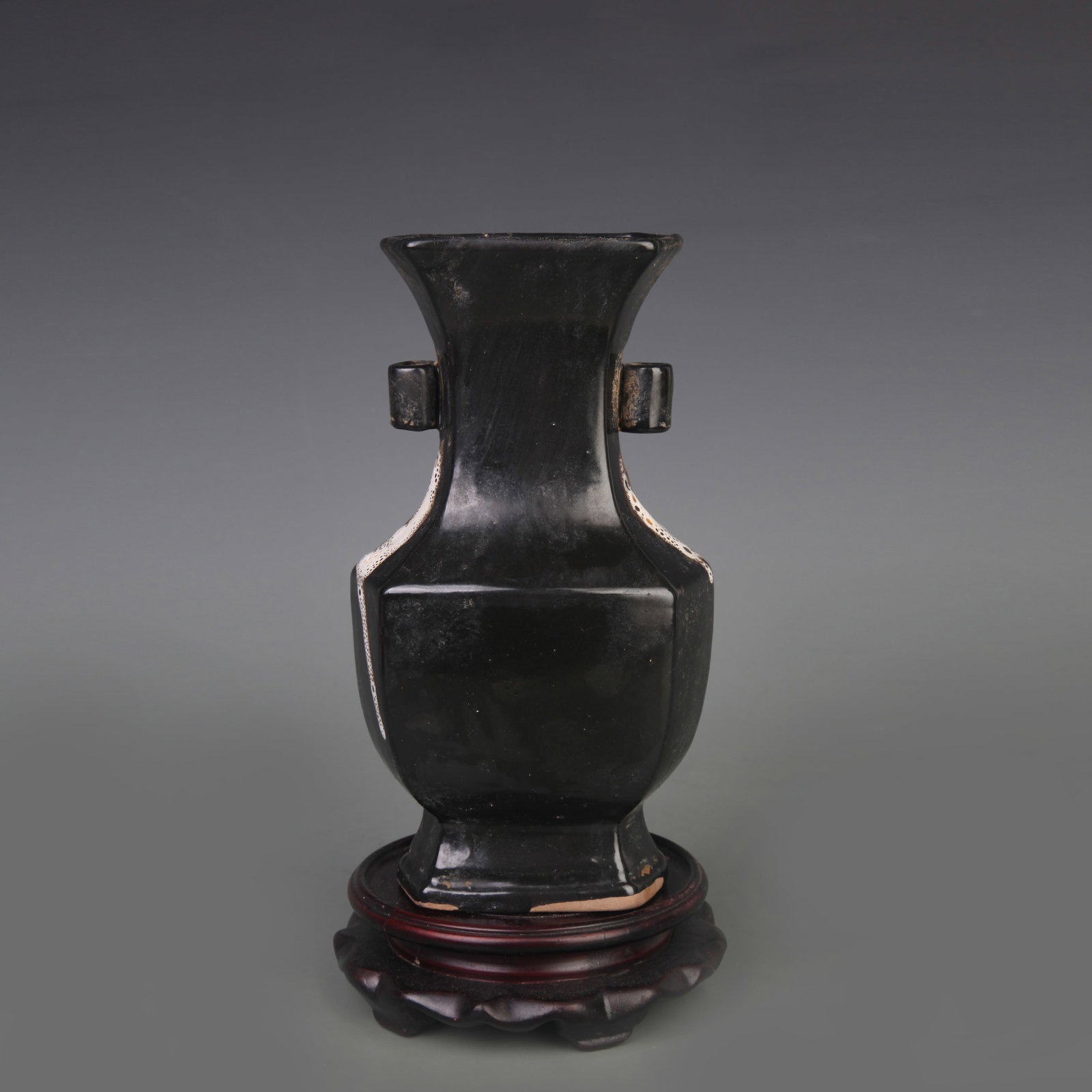 A JIZHOU KILN PIERCED-EAR PORCELAIN VASE (1 of 5)