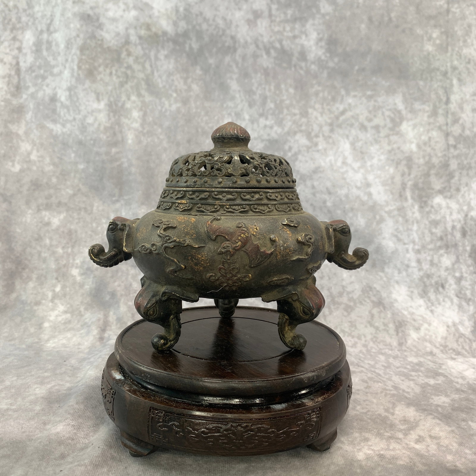 A FINE ELEPHANT HEAD AND ELEPHANT FEET STYLE BRONZE INCENSE BURNER: Long: 7.4 inch; Width: 5.3 inch; High: 5.9 inch;