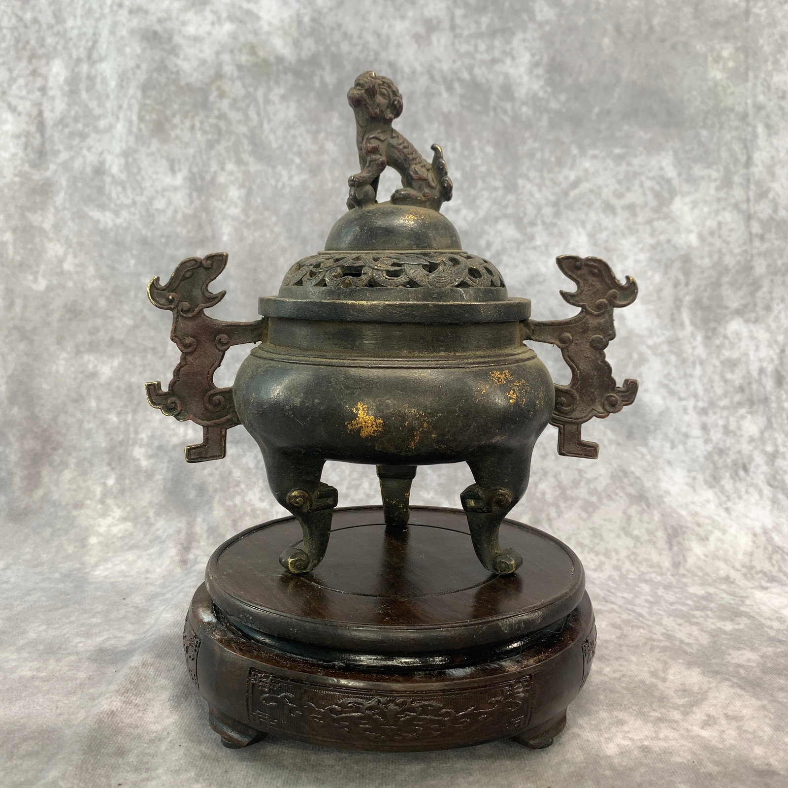 A FINE BRONZE DRAGON HANDLE AND FOO DOG FINIAL STYLE INCENSE BURNER (1 of 5)