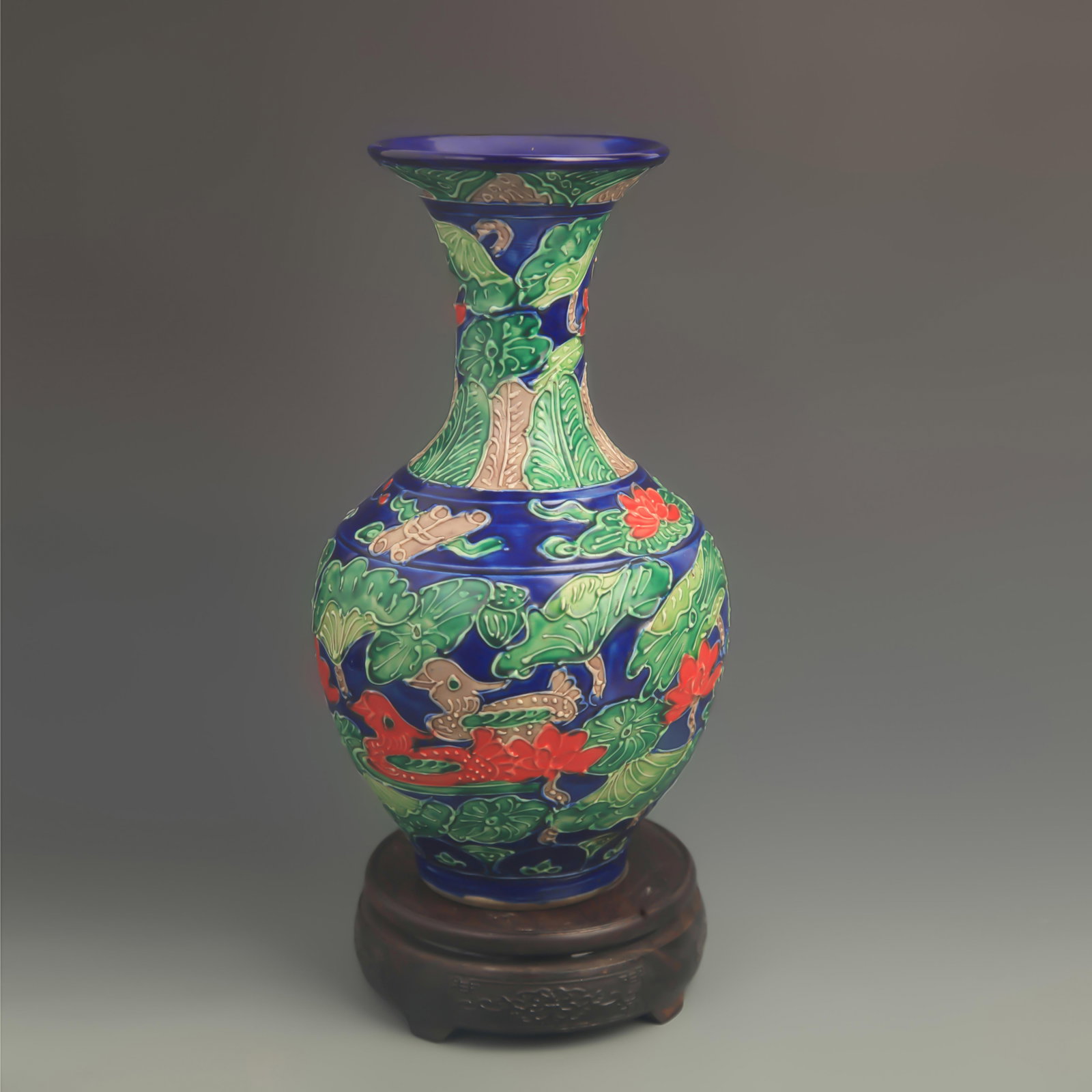 A FINE CLOISONNE ENAMEL MANDRIN DUCK OPEN MOUTH PORCELAIN VASE: Ming Dynasty Hong Zhi Style; High: 11.5 inch; Diameter: 6.00 inch