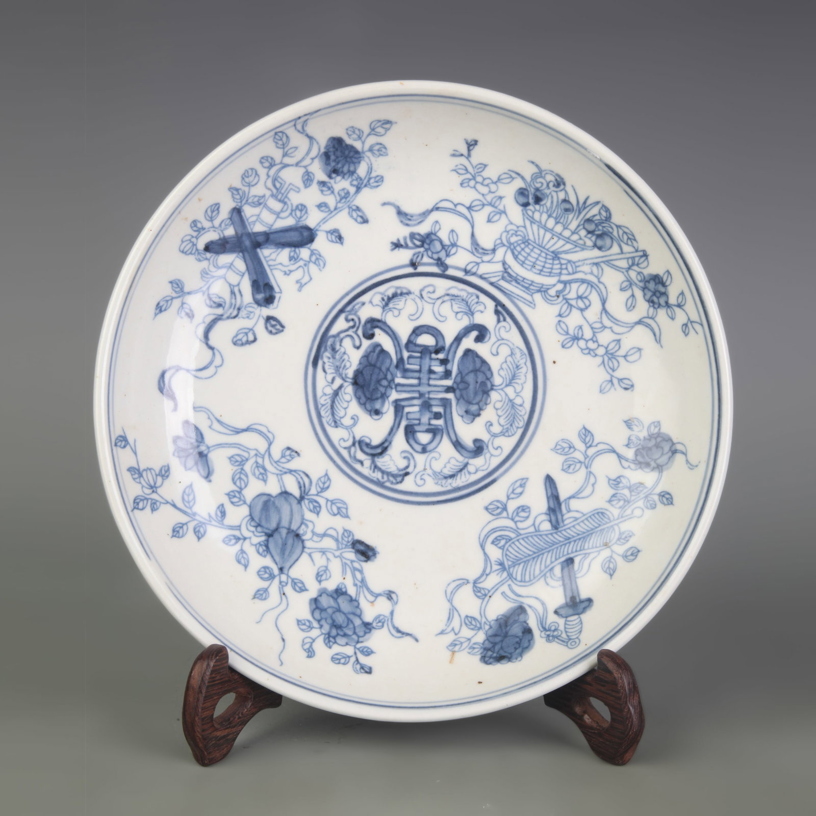 BLUE-AND-WHITE PORCELAIN PLATE WITH FLORAL PATTERNS (1 of 5)