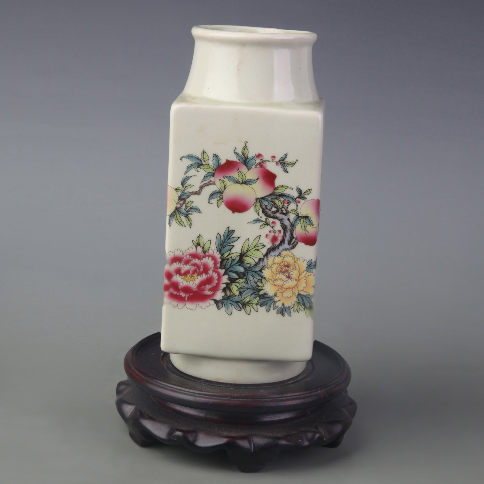 FAMILLE ROSE BOTTLE WITH LONGEVITY PATTERNS IN THE CONG STYLE (1 of 5)