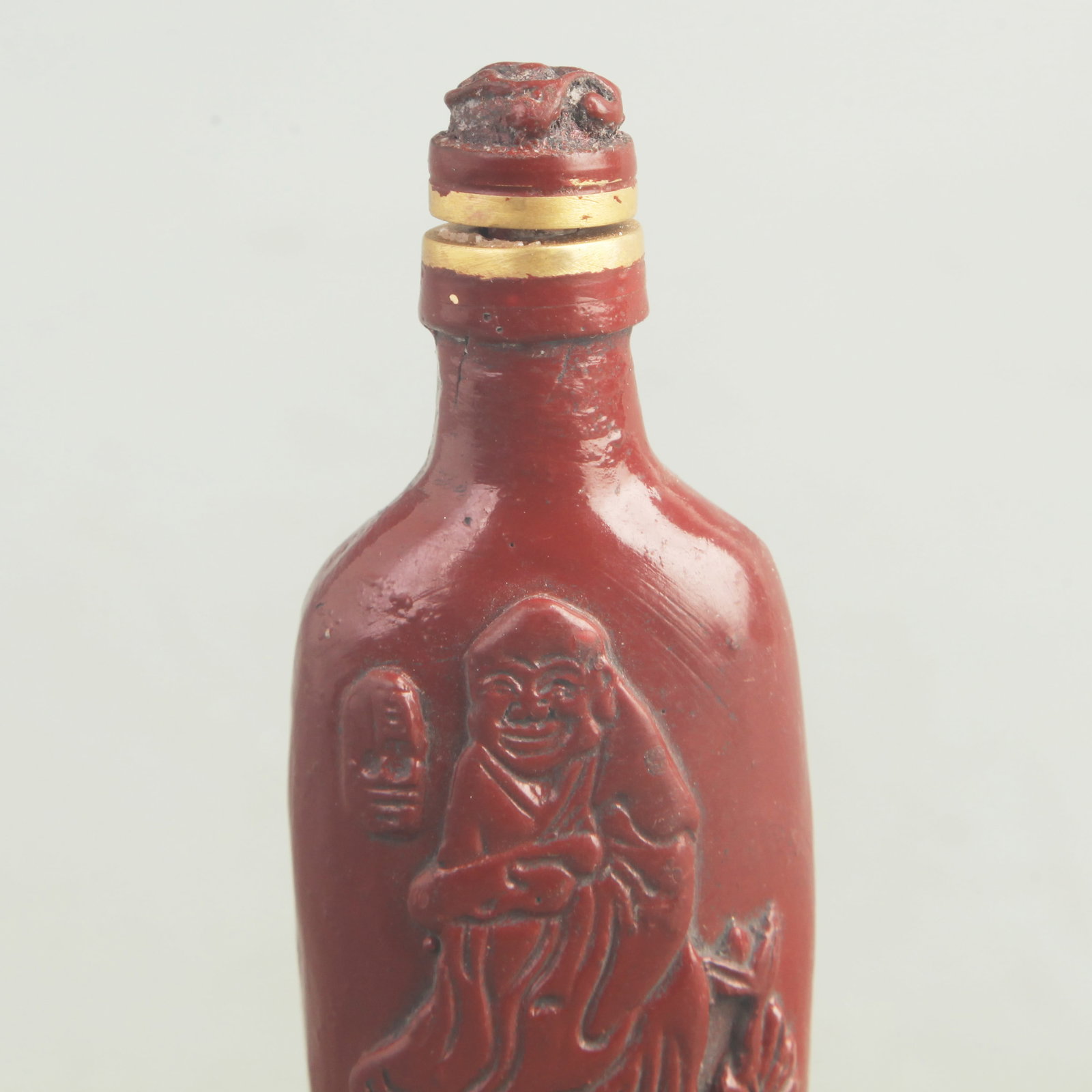 A FINE CARVED LACQUER CHARACTER PATTERN SNUFF BOTTLE - 2