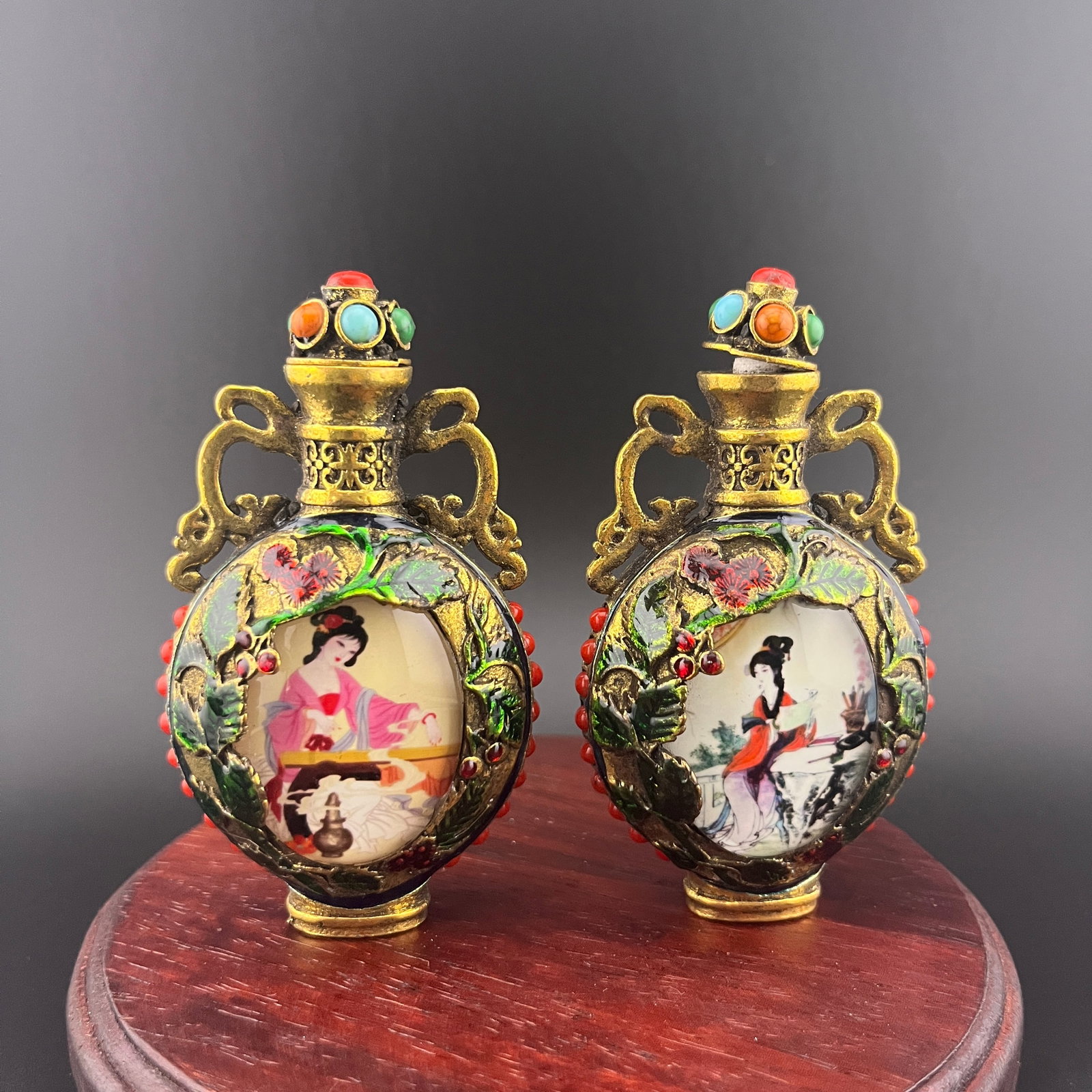 PAIR OF CLOISONNÉ SNUFF BOTTLES (1 of 4)