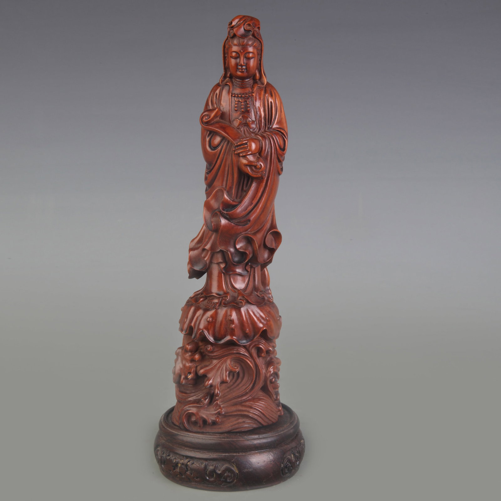 A FINE BOXWOOD MADE GUAN YIN STATUE: Qing Dynasty; High: 8.1 inch