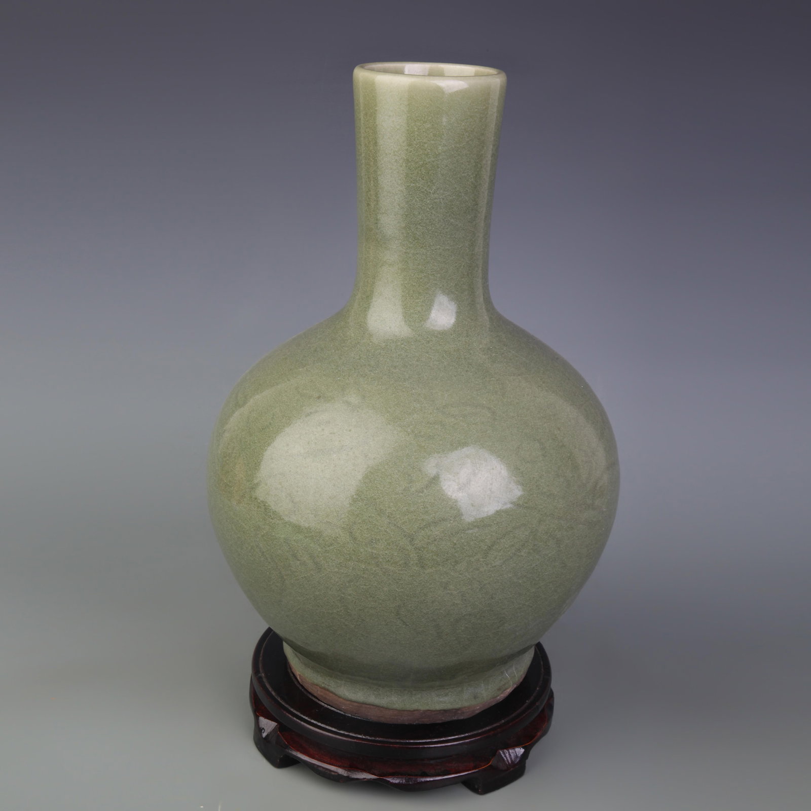 LONGQUAN KILN FLORAL DESIGN BALL SHAPED VASE (1 of 5)